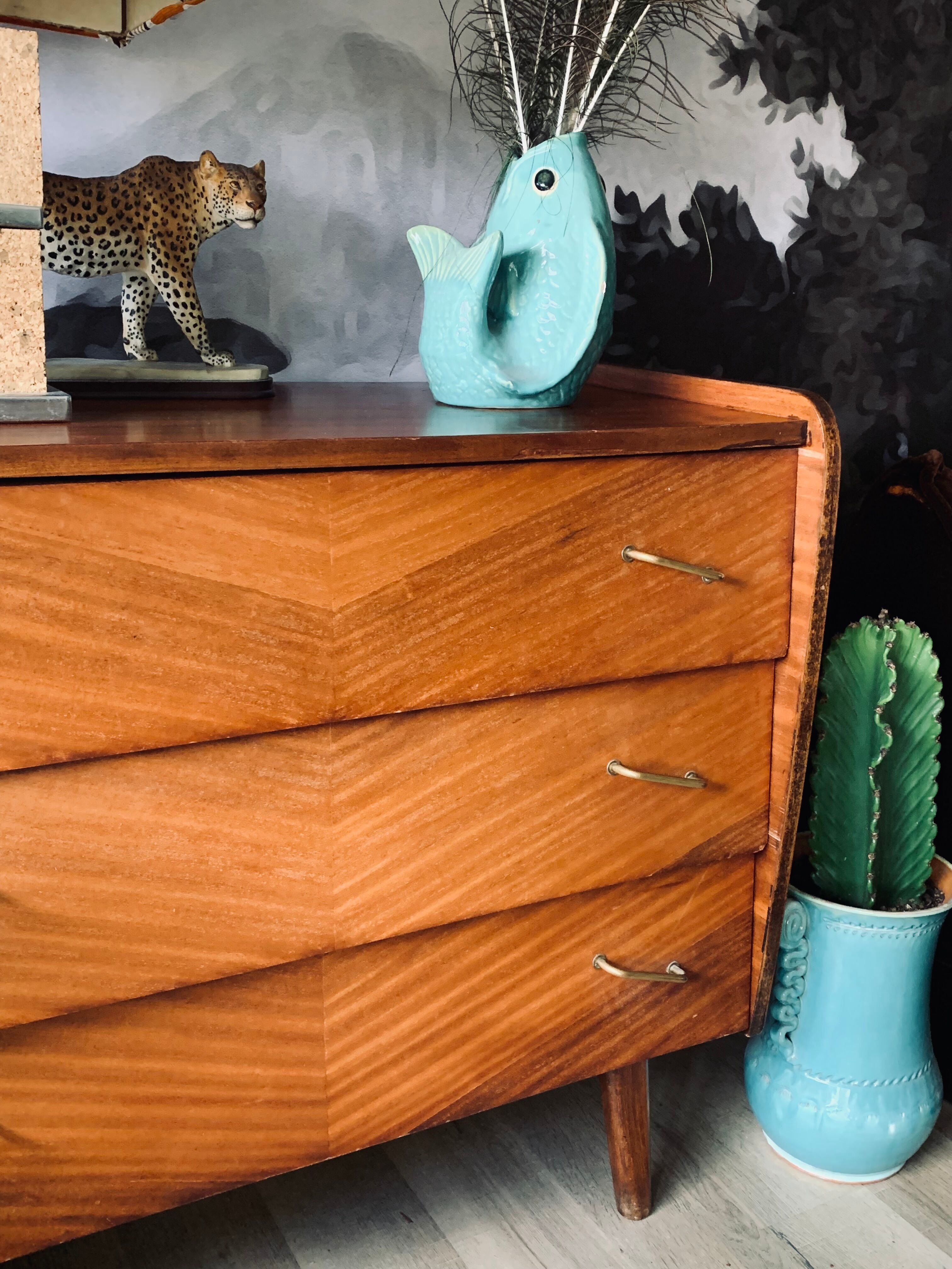 Chest of drawer compass feet