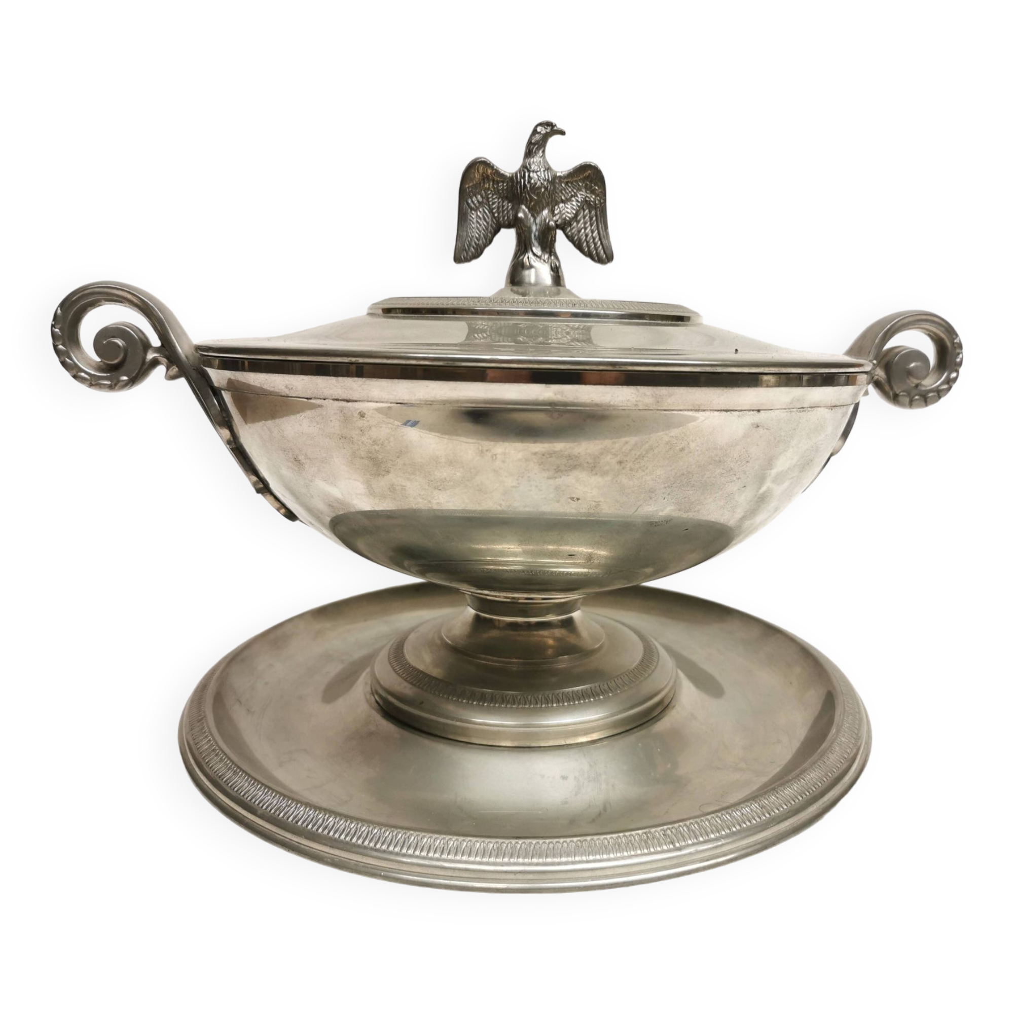 Plat coupe couverte en étain ornée d un aigle impérial empire napoléon