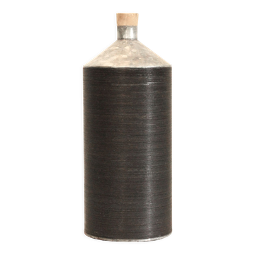 Bouteille en métal cerclée de noir