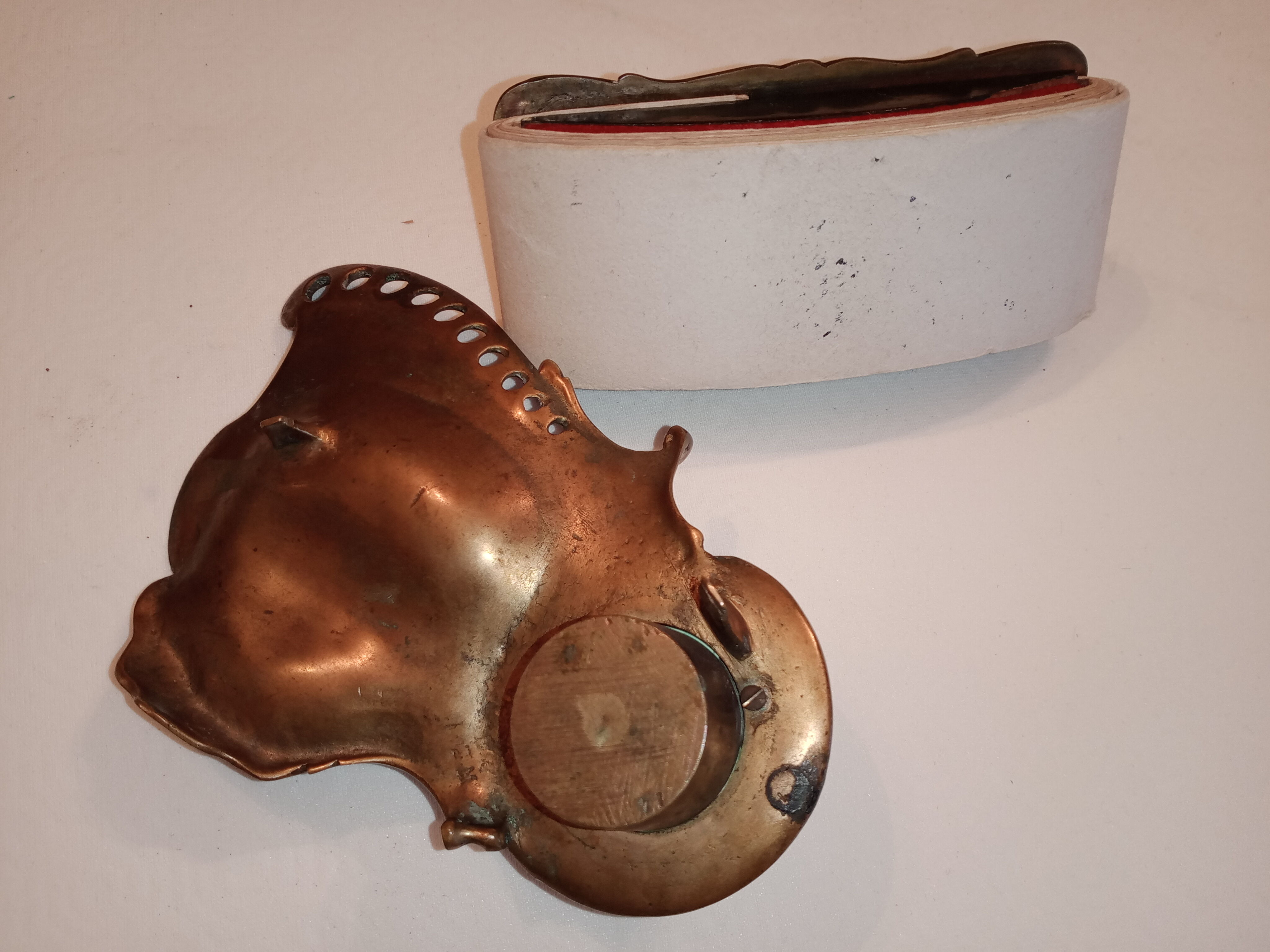 Bronze desk needs partitioned