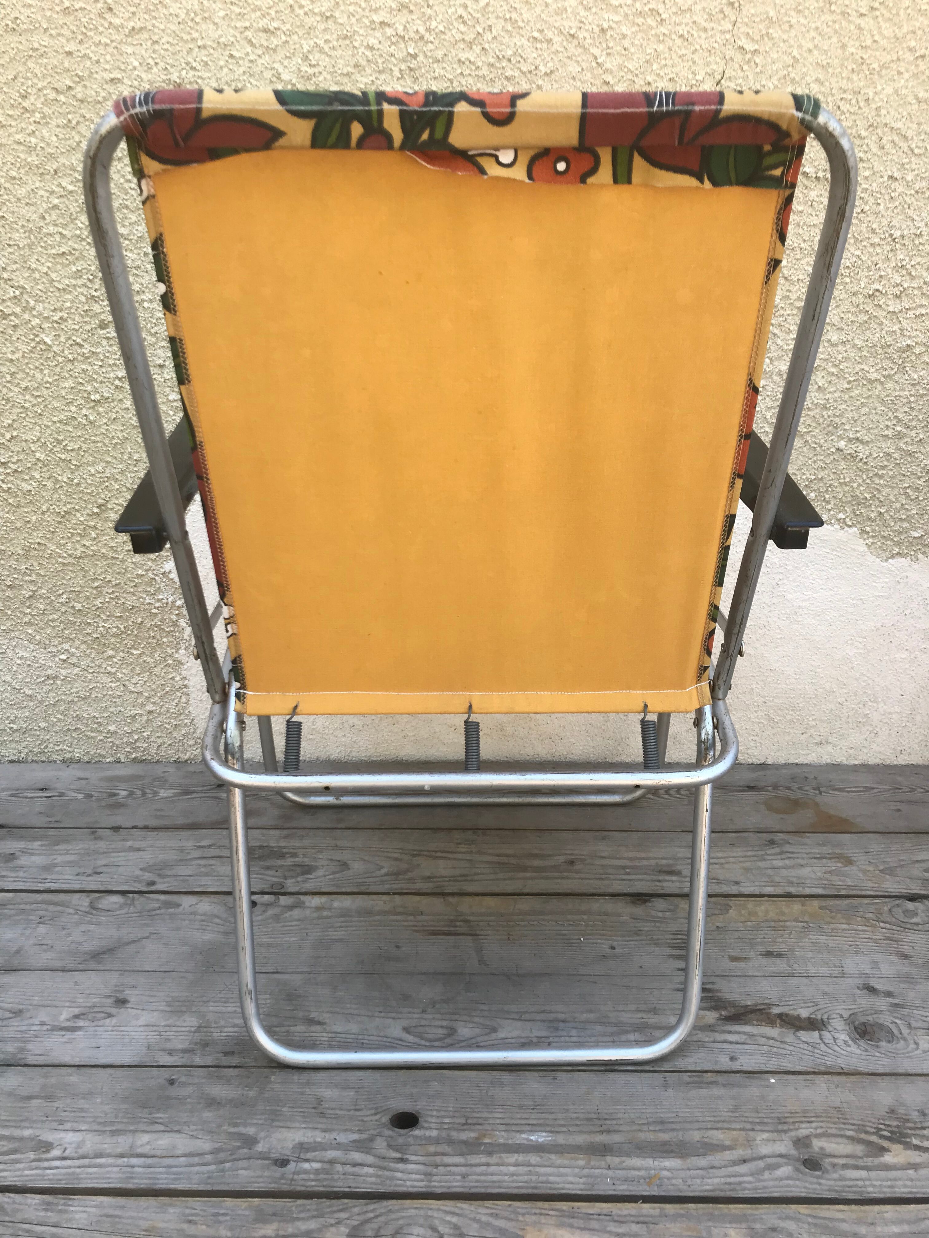 Paire de chaises anciennes de jardin pliantes en métal aluminium et tissu fleurs années 70