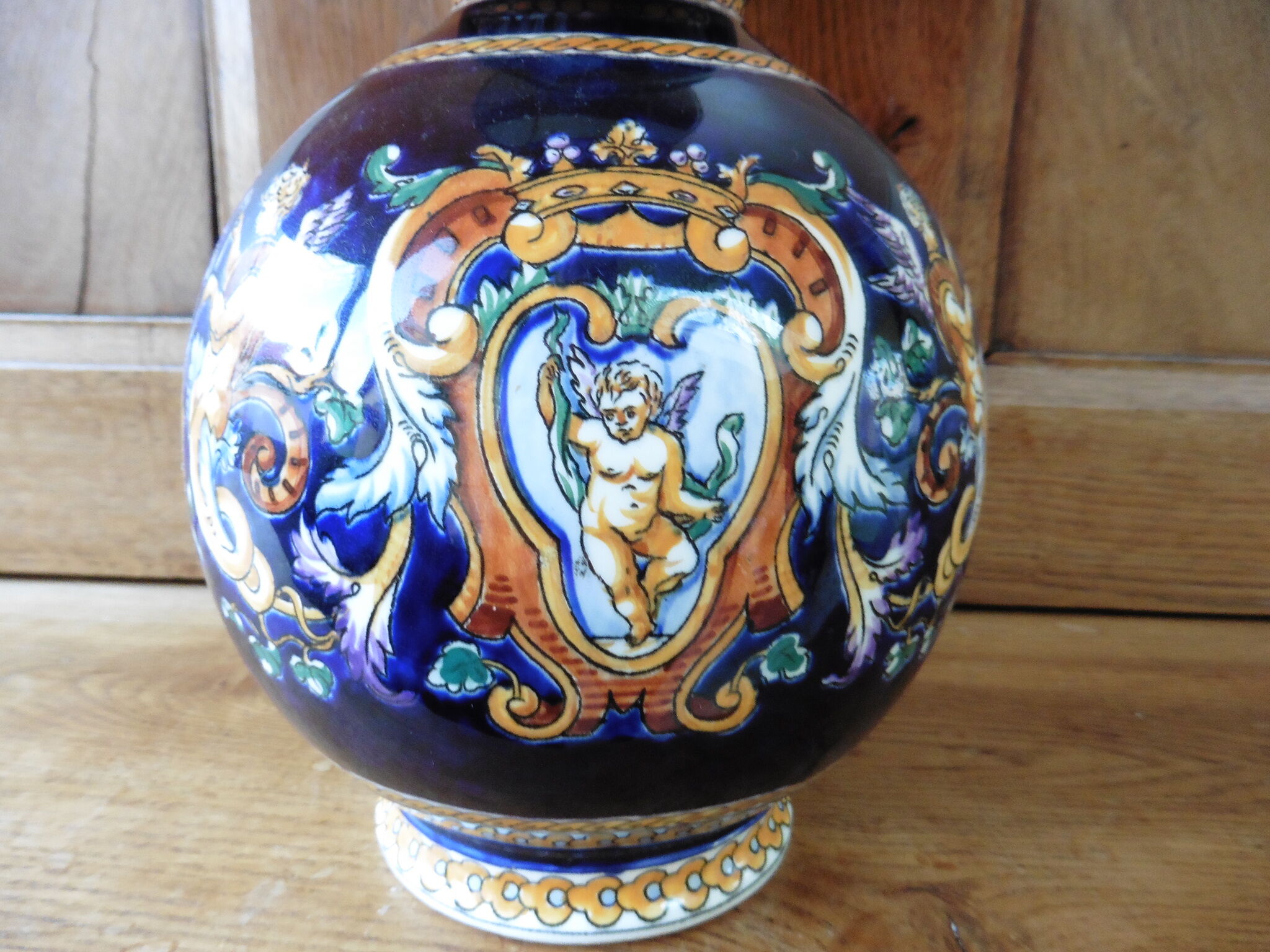 Ceramic lamp signed Gien, Renaissance décor