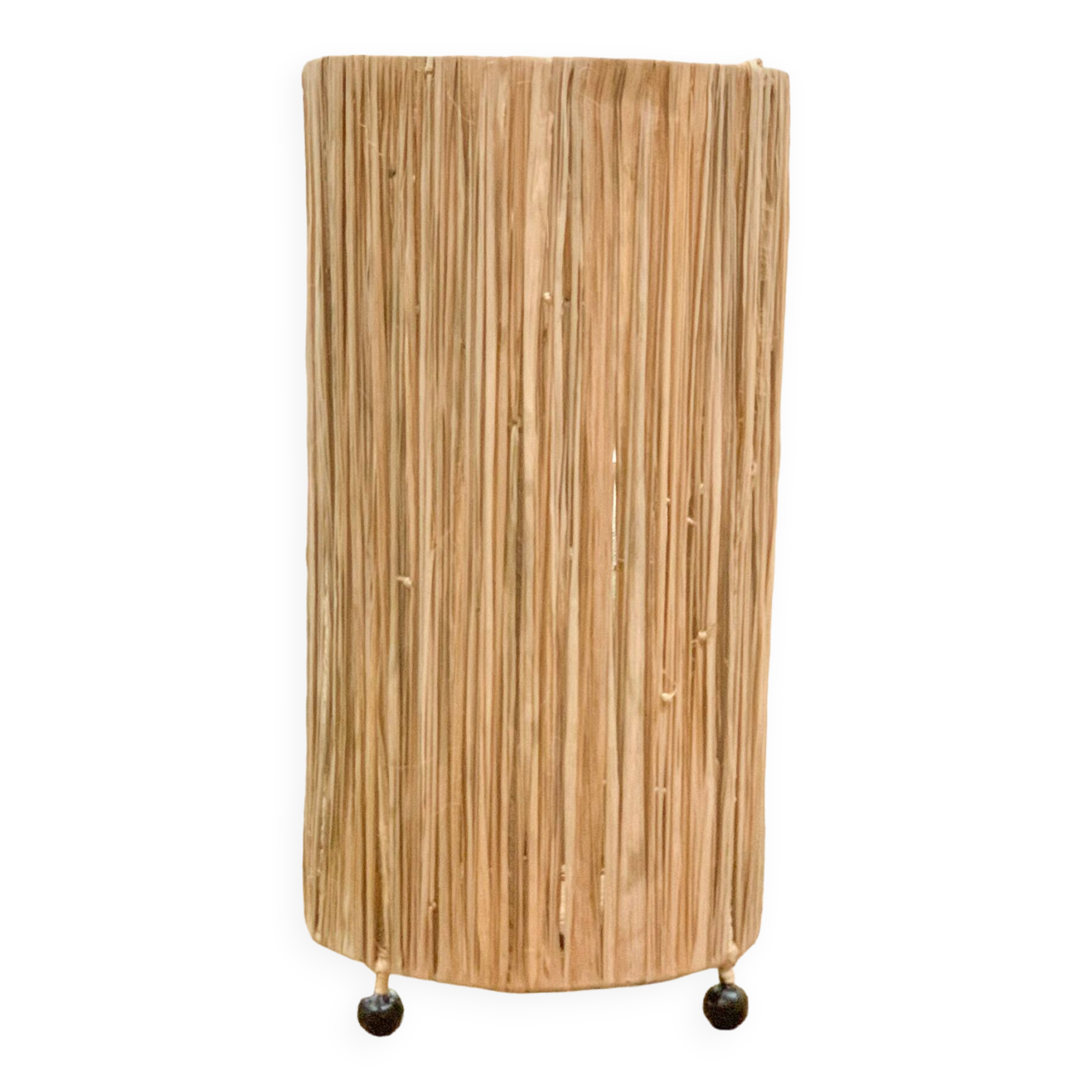 Cylindrical lamp in natural raffia