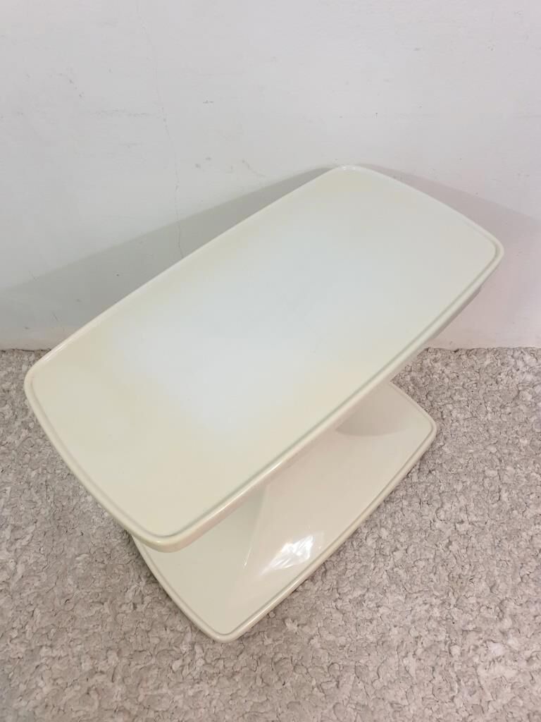 Table of the 70s by Flair