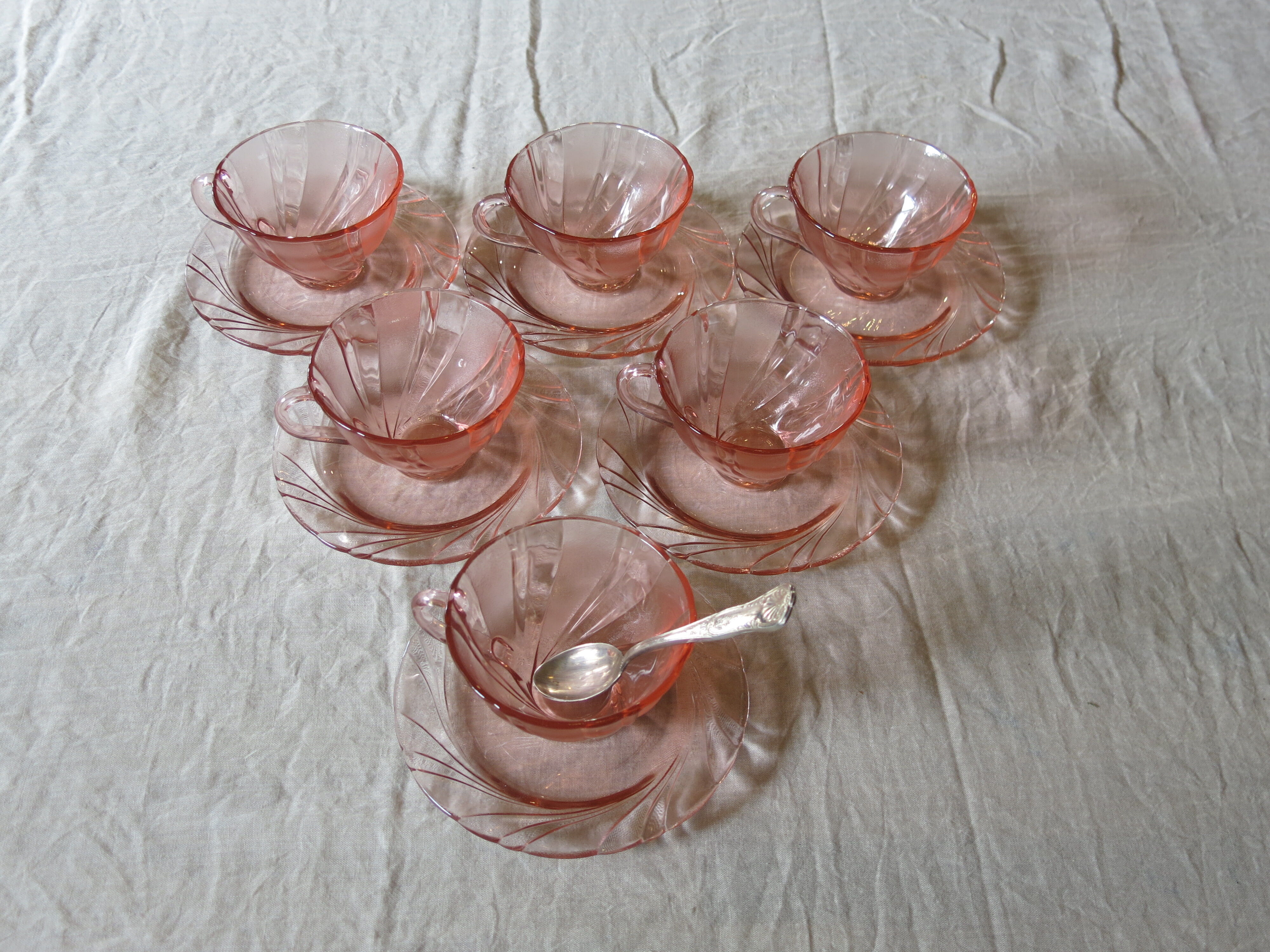 6 pink Vereco coffee cups in excellent condition