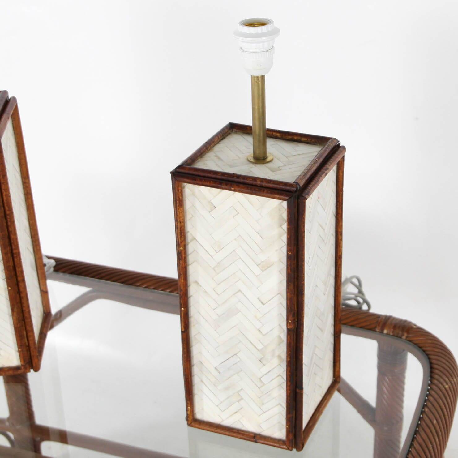 Paire de lampes en os et rotin