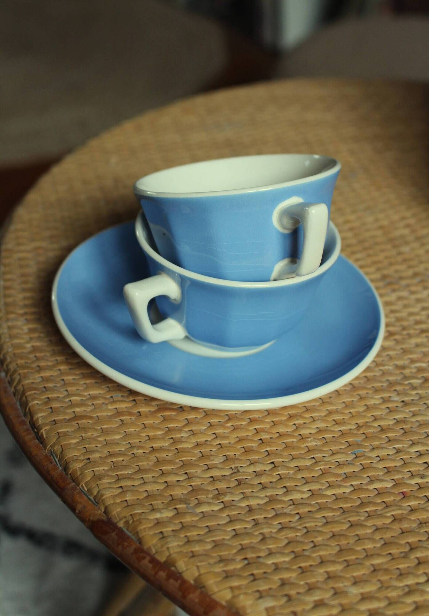 A set of 2 coffee cups + 1 blue saucer from Villeroy Boch