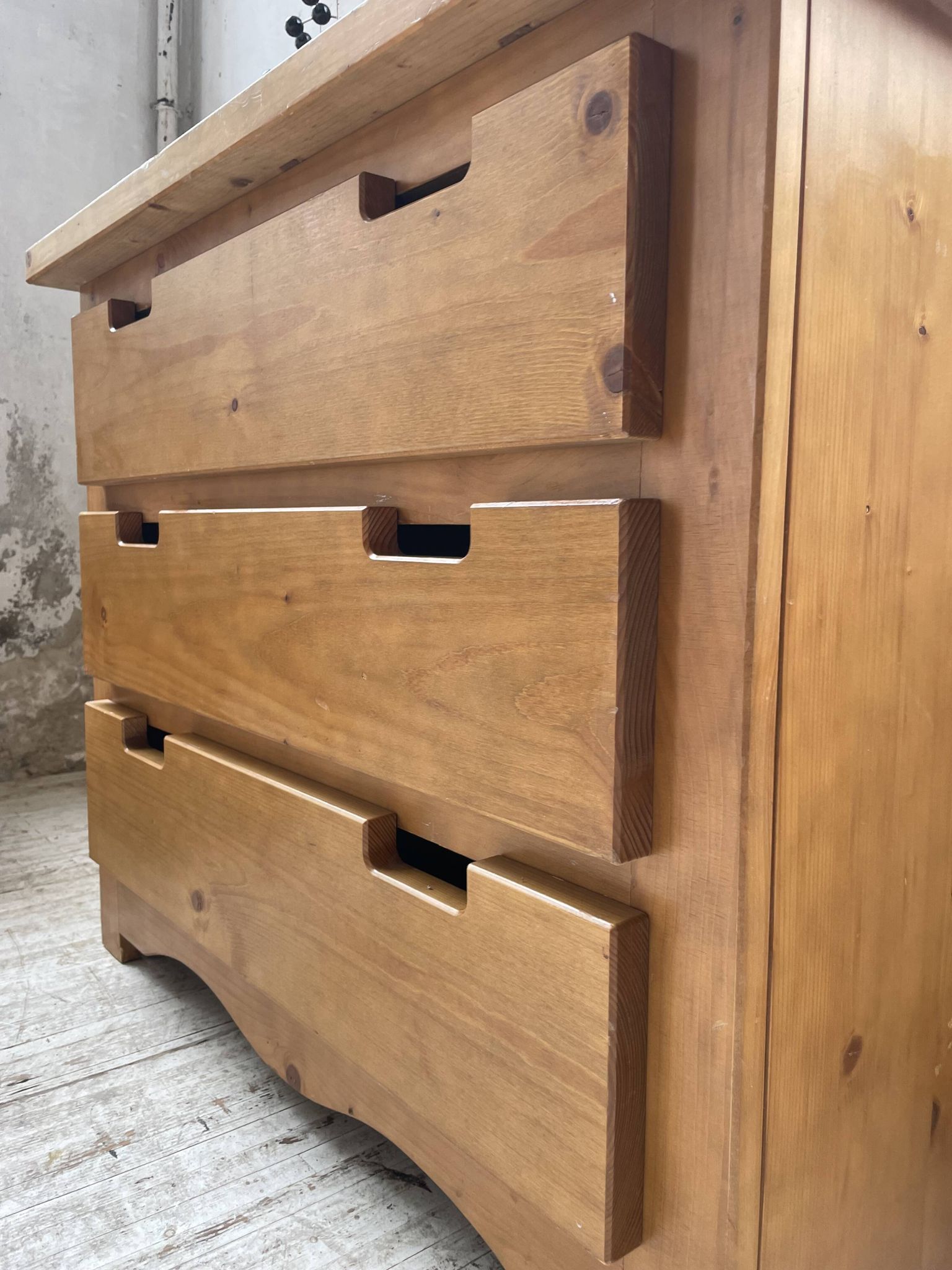Commode en pin années 80 mobilier montagne