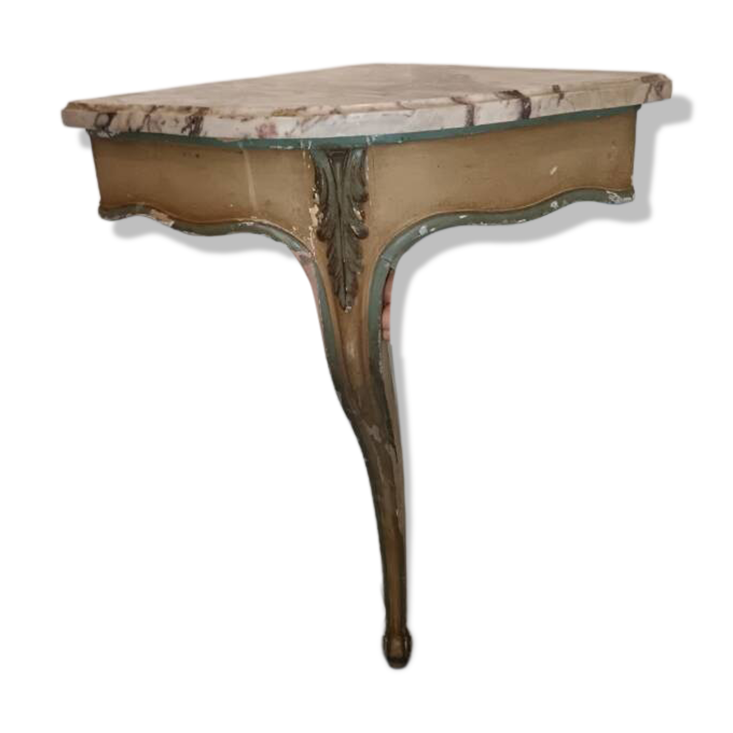 Golden wooden corner column and marble