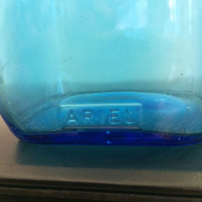 Bocal en verre bleu vintage