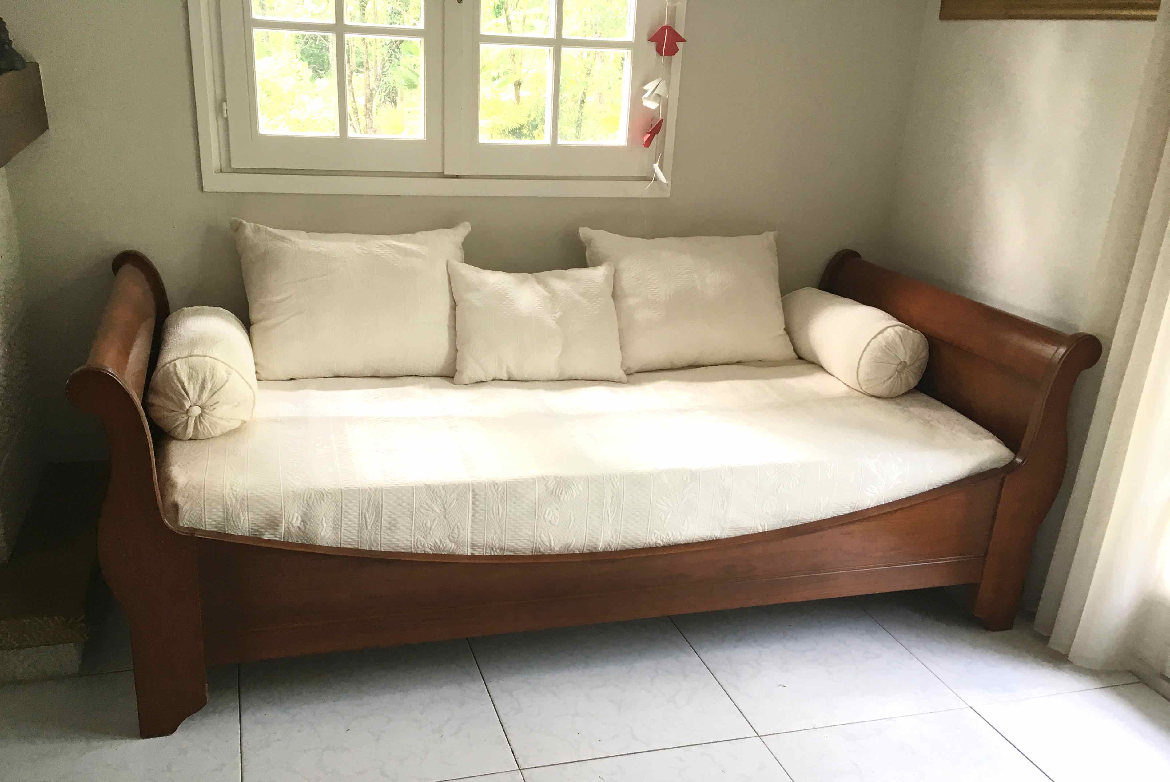 Cherry corner bed bench