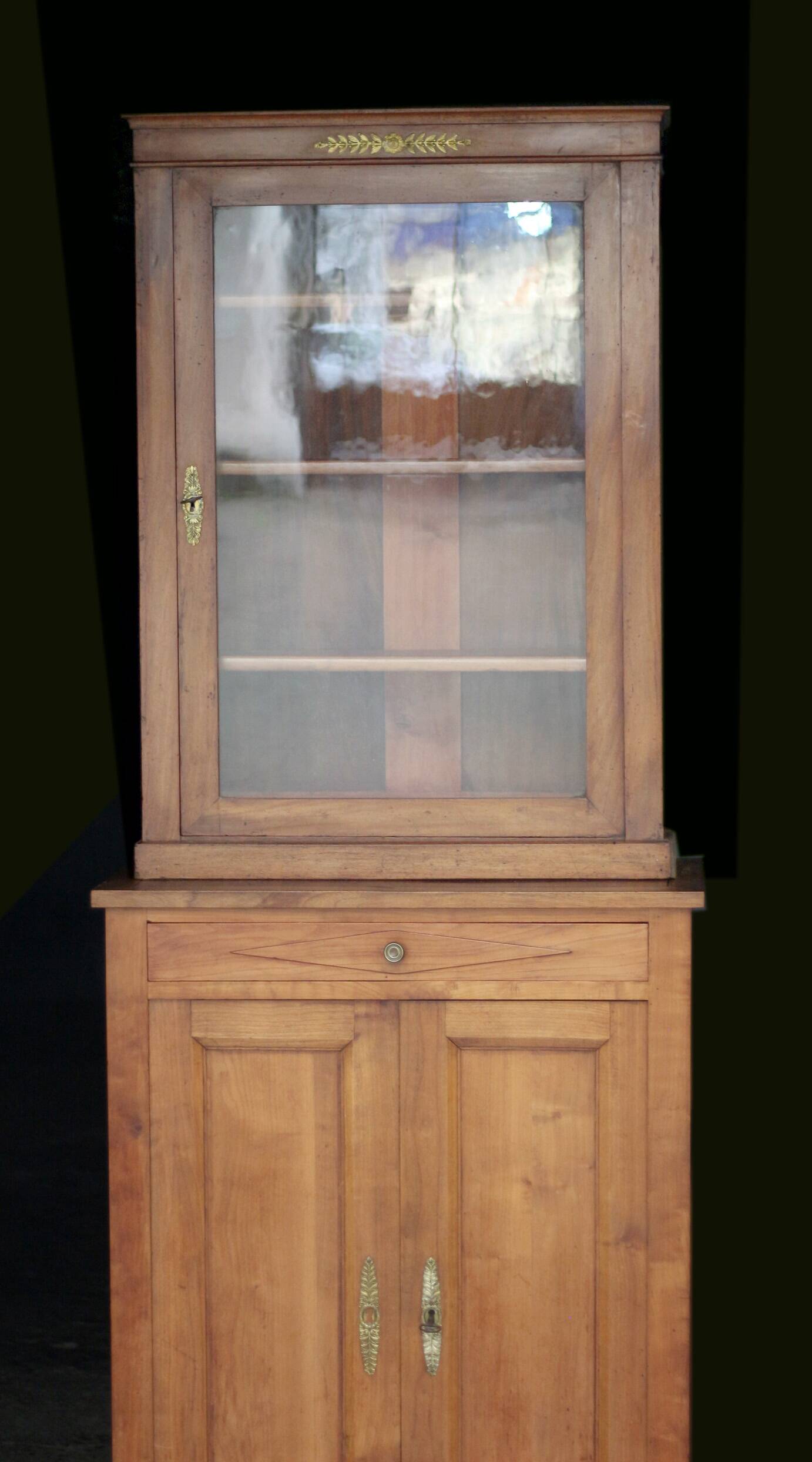 Mid-19th century dresser (light mahogany).