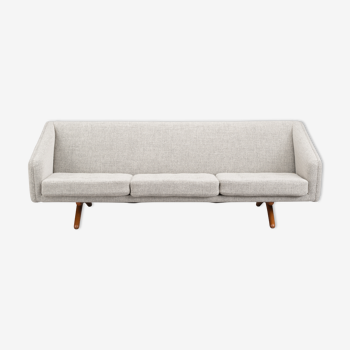 Danish midcentury modern ML-90 reupholstered sofa by Illum Wikkelsø for Michael Laursen, 1960s