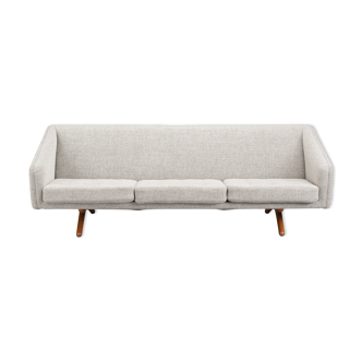 Danish midcentury modern ML-90 reupholstered sofa by Illum Wikkelsø for Michael Laursen, 1960s