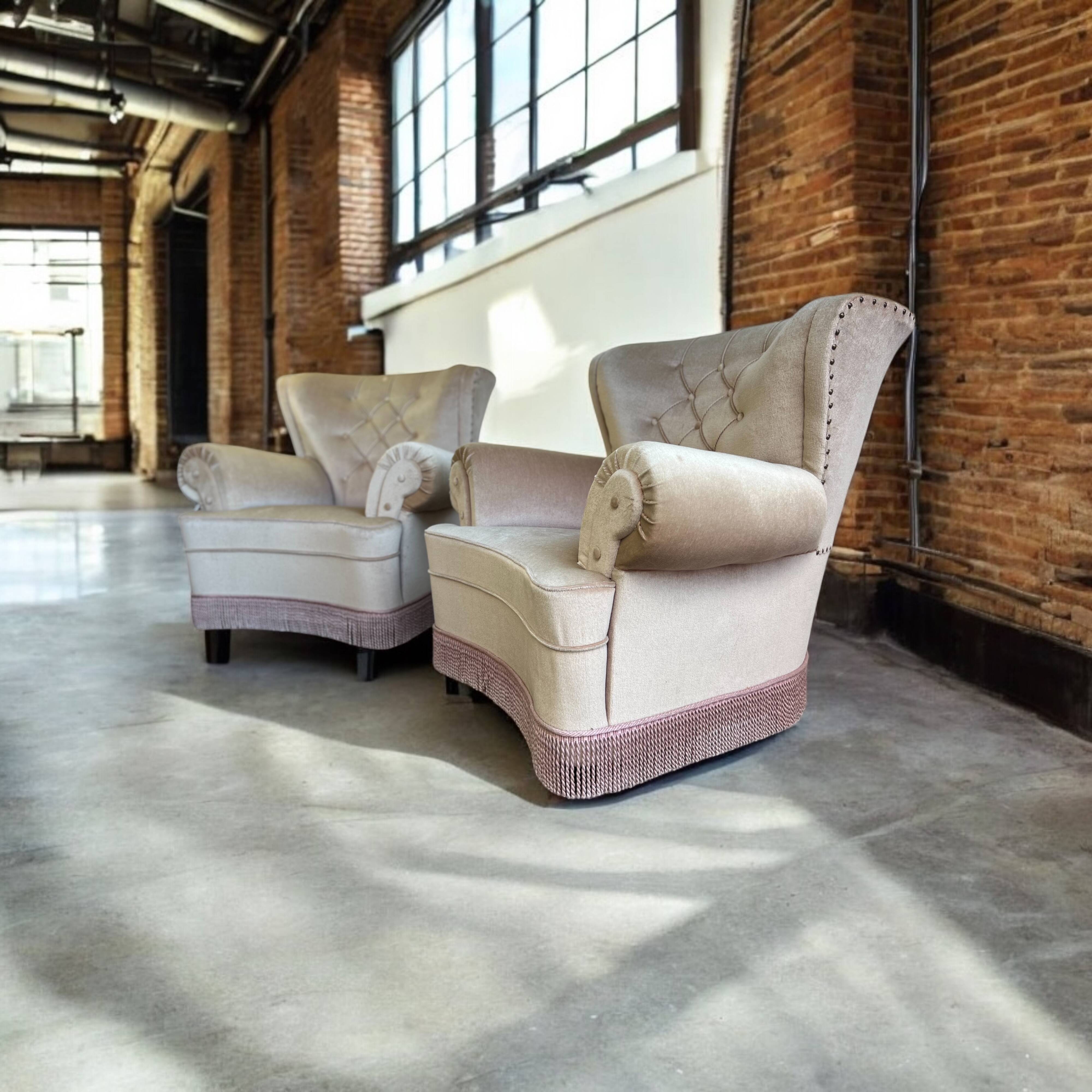 Set of 2 vintage XL armchairs/club seats/single seat