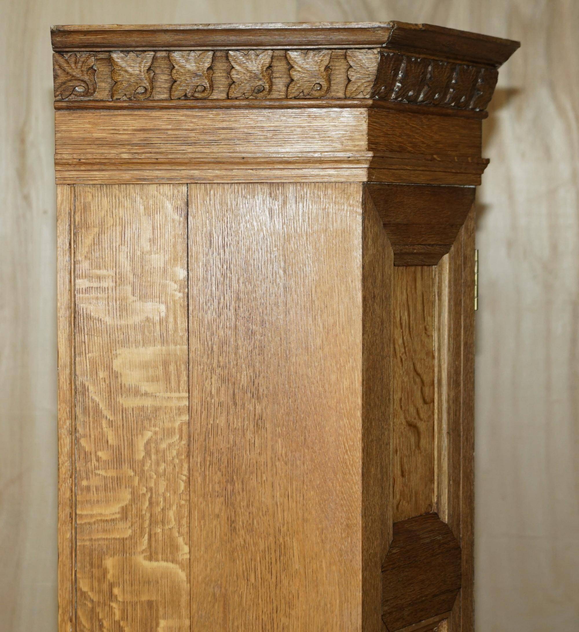 Armoire Victorien en Pin circa 1880