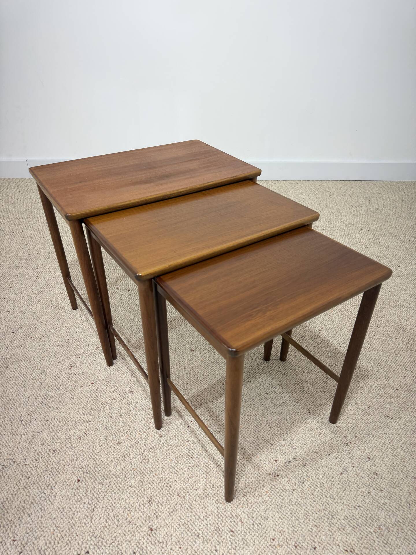 Set of 3 Scandinavian nesting tables in teak – 1960s