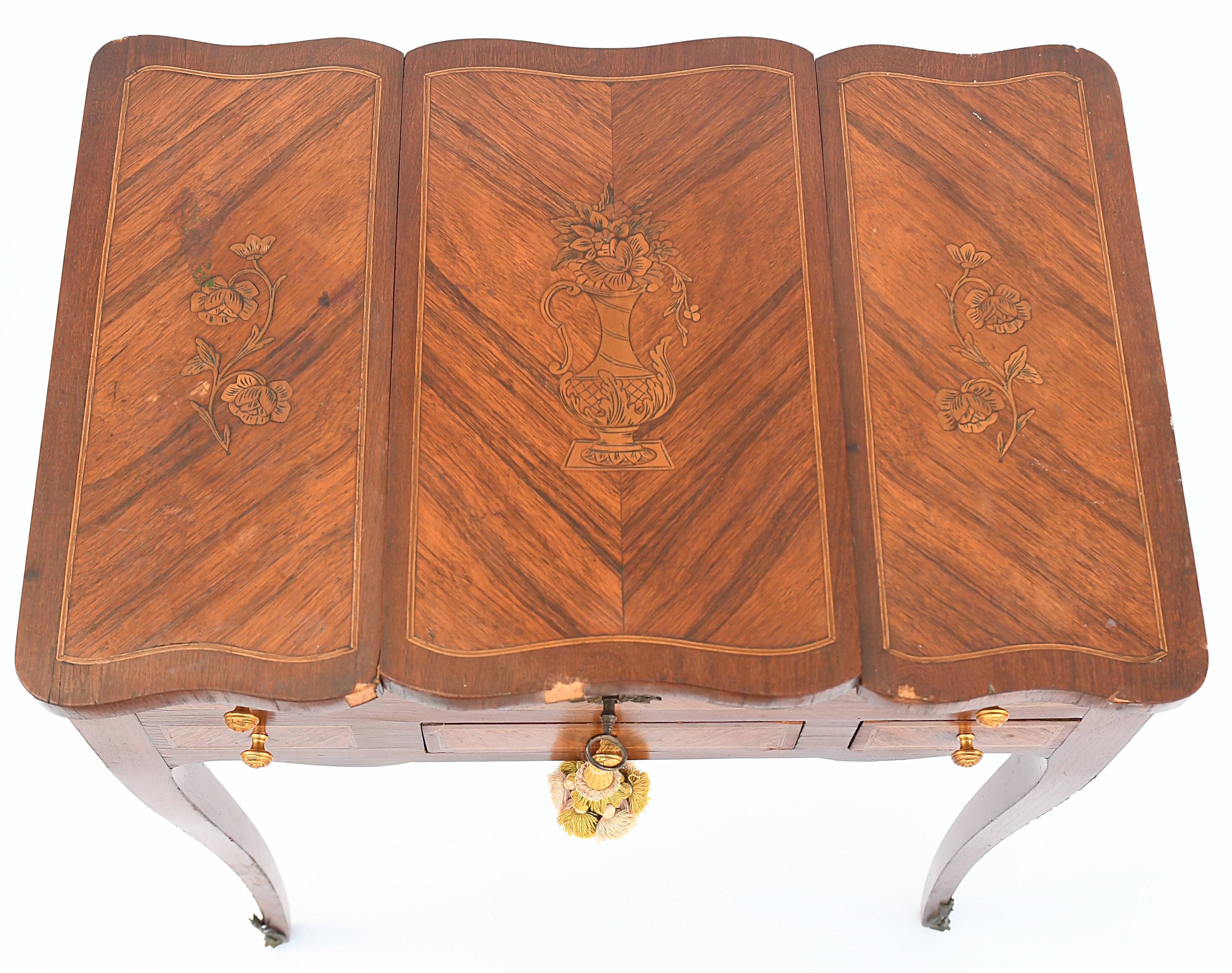 Dressing table in rosewood marquetry