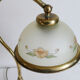 Lampe vintage en laiton et son abat jour en pâte de verre aux motifs de fleurs