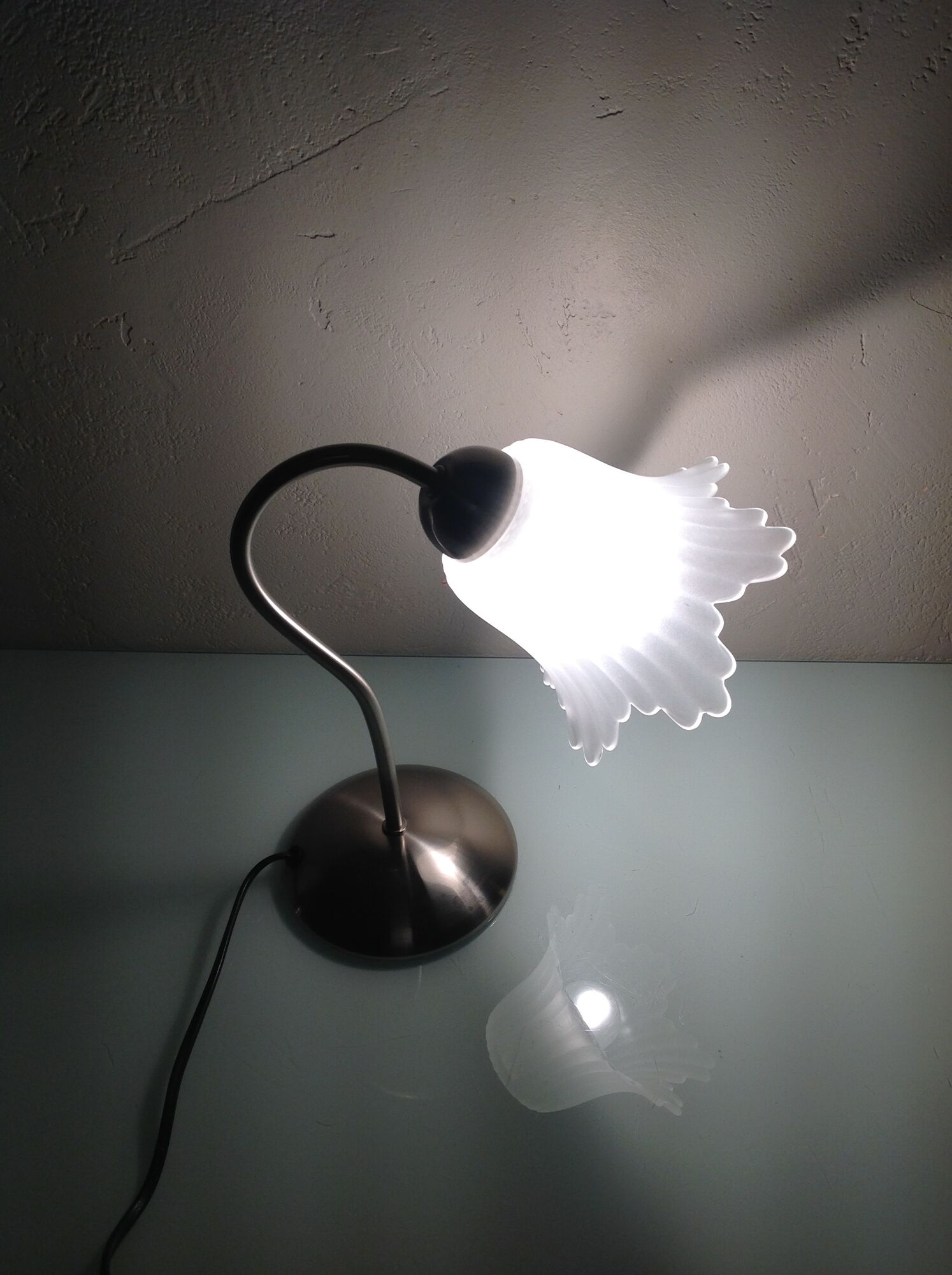 Bedside lamp in metal and frosted glass art deco style