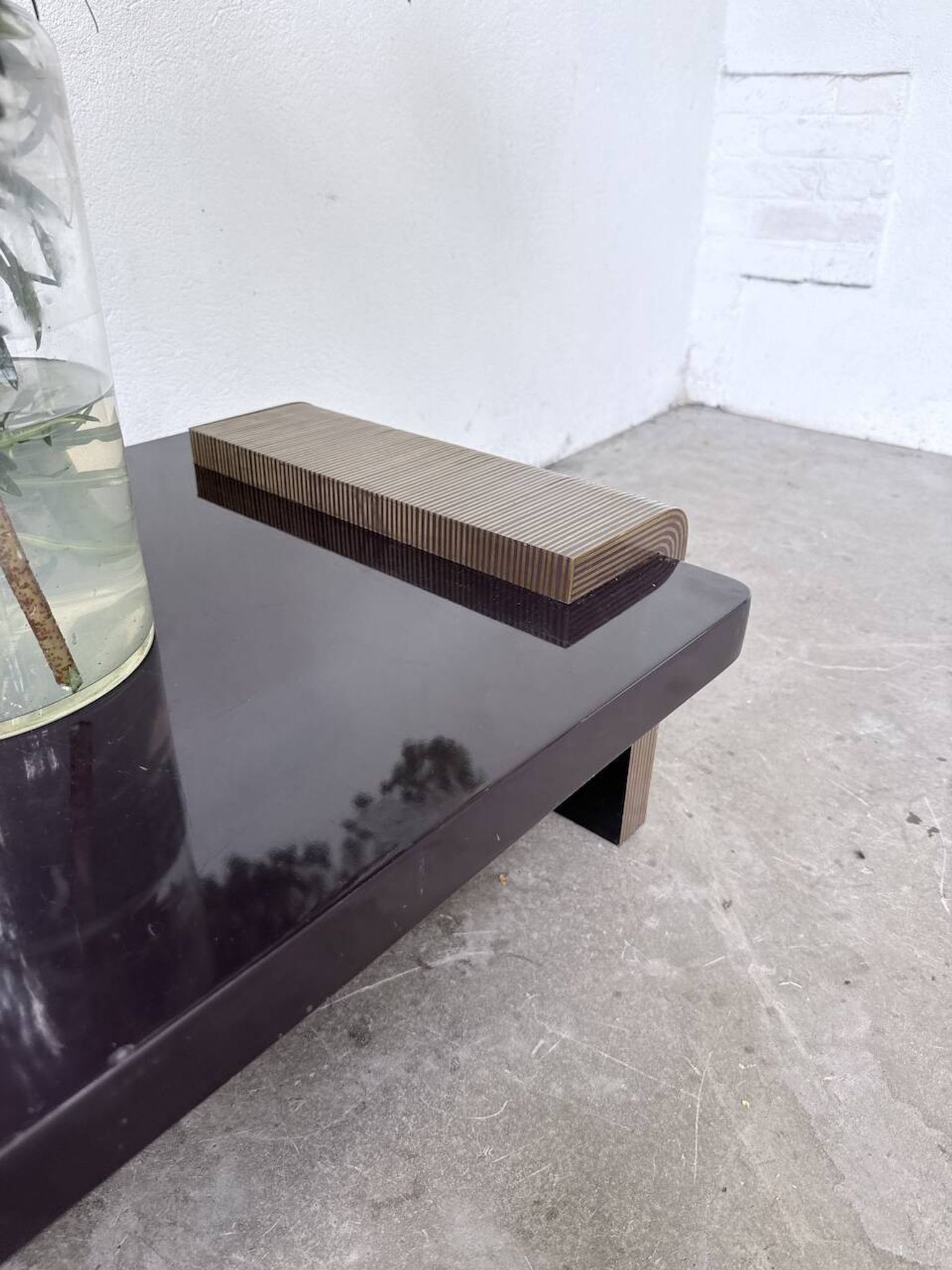 Art Deco coffee table in lacquer and brass