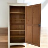 Off-white bonnetière