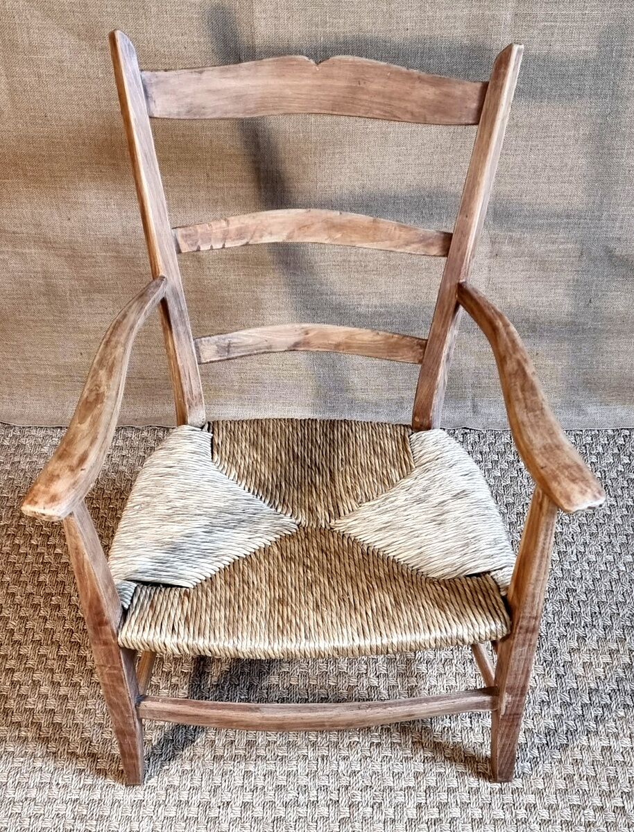 Antique country mulched armchair