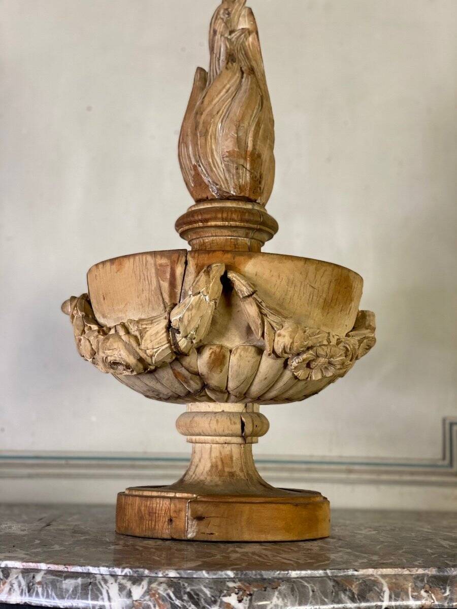 Carved wooden pot au feu, late 18th century