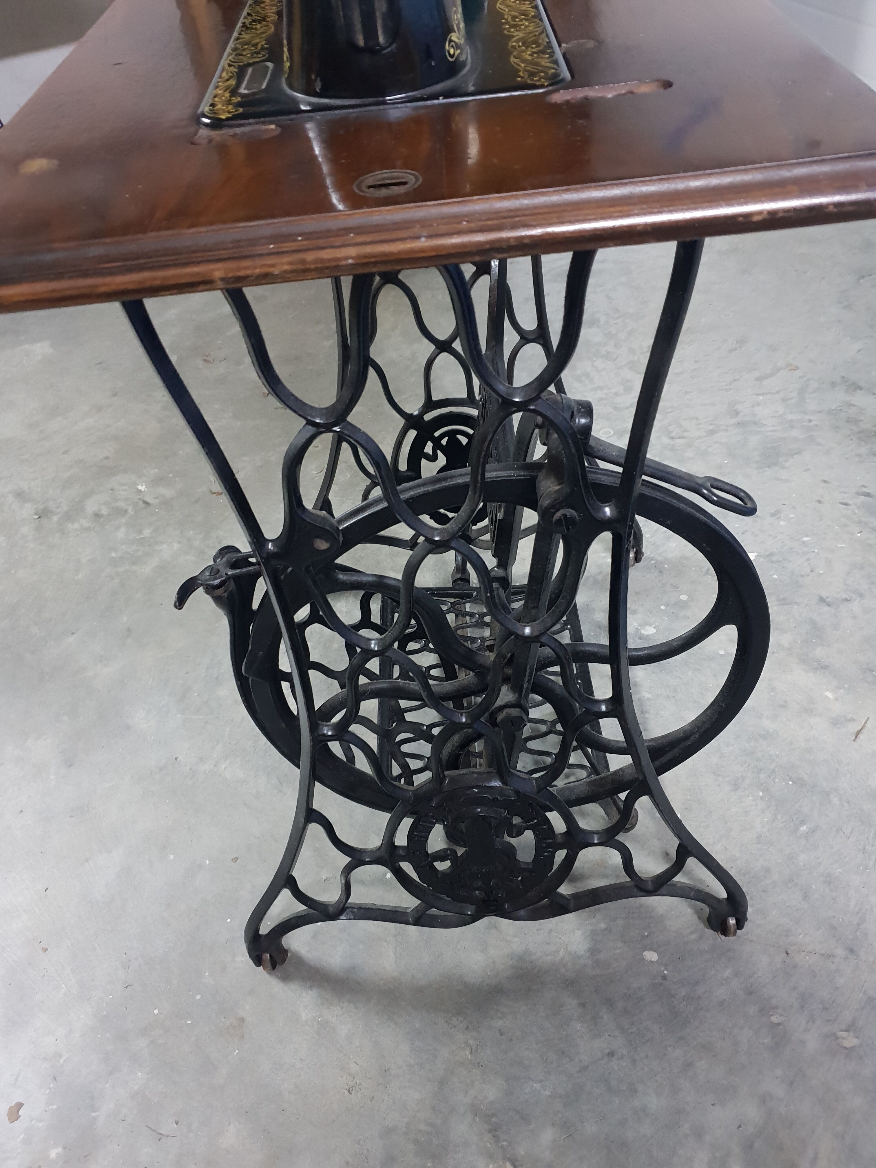 Sewing machine table Singer