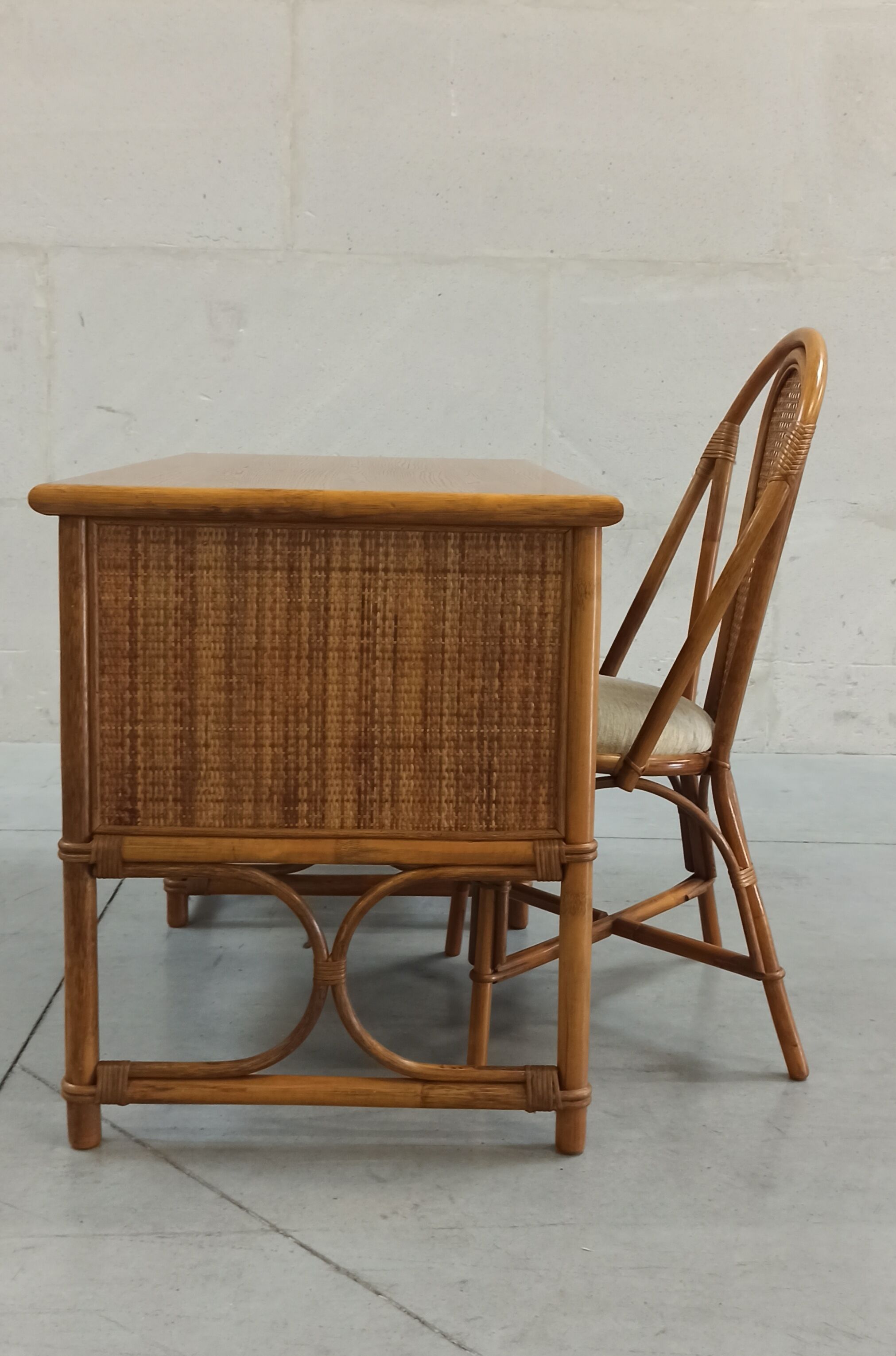 Bureau et chaise en bambou et rotin
