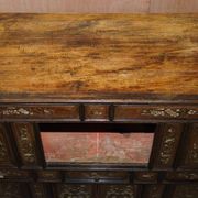 19th-century Chinese cabinet inlaid with mother-of-pearl