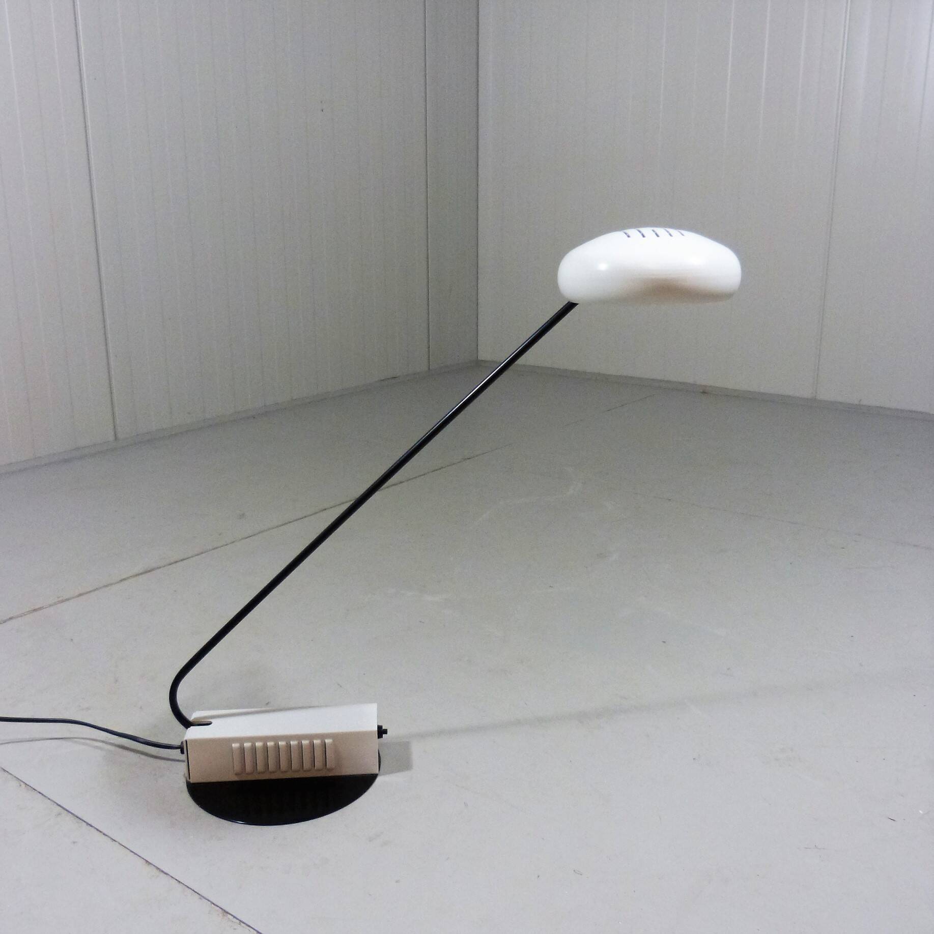 Italian desk lamp in white & black, 1980’s