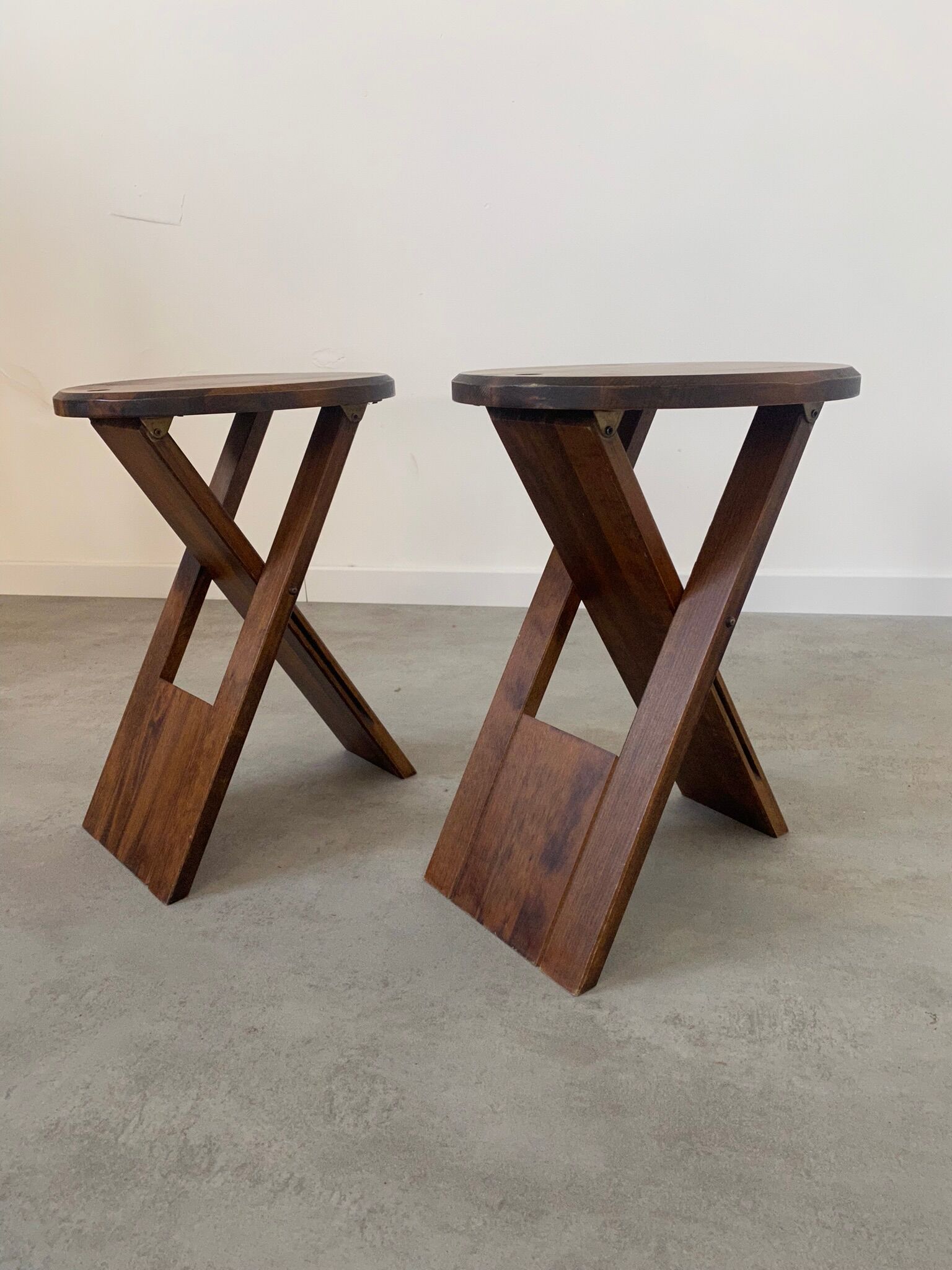 Lot 2 wooden stools