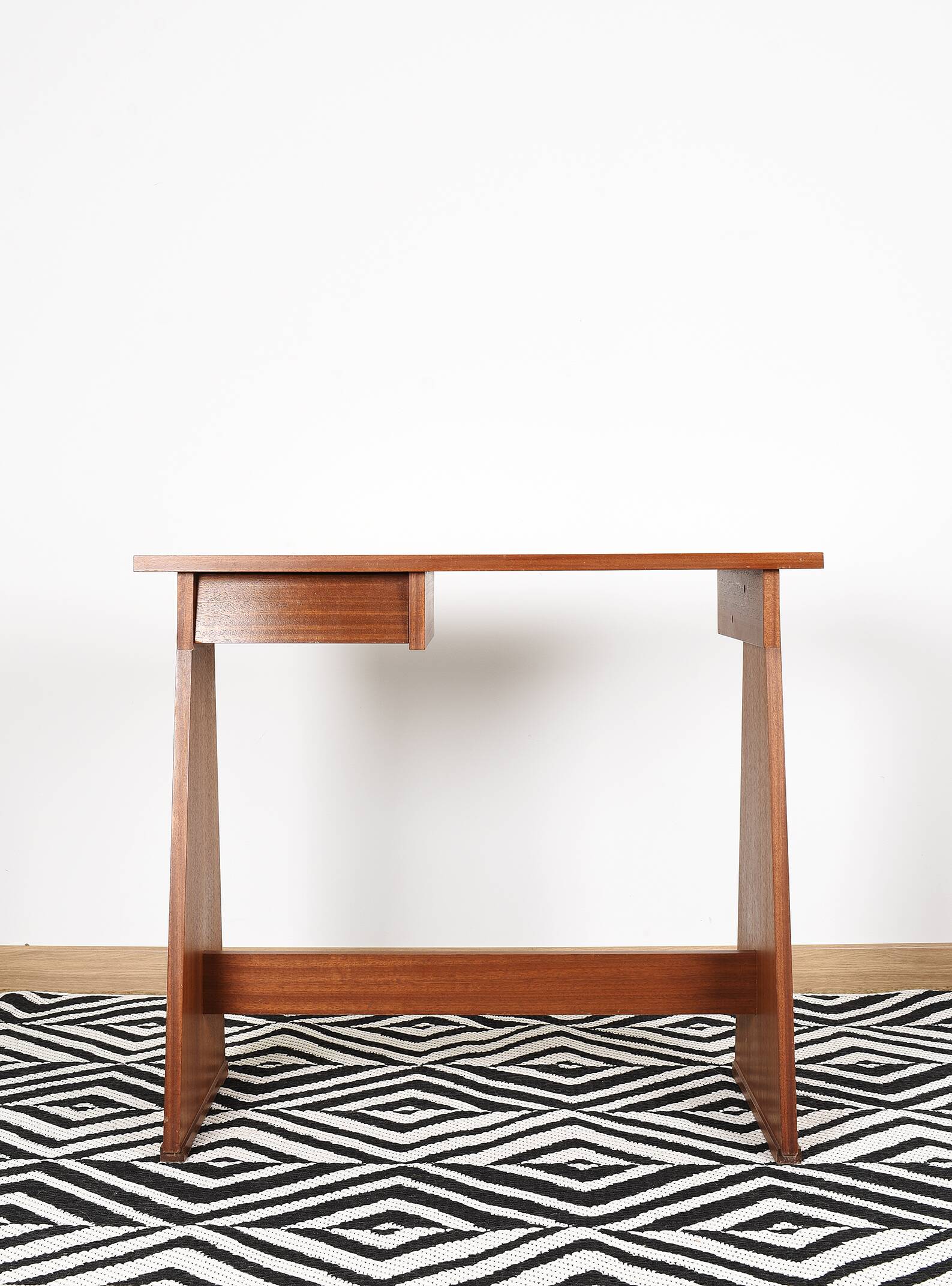 Elegant small teak desk, with drawer, 1960s.