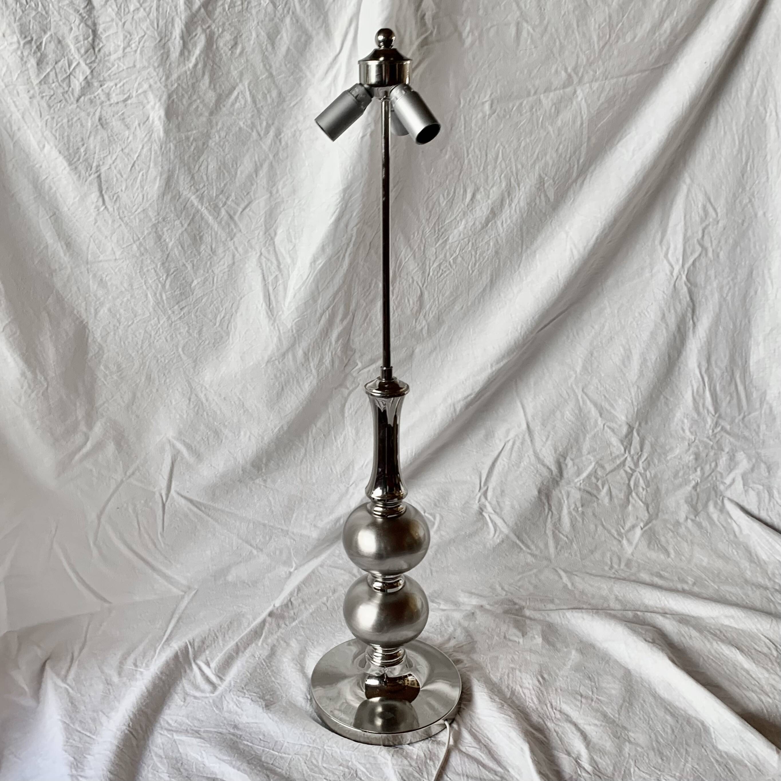 Large vintage floor lamp base in chrome metal and brushed aluminum