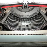 Machine à écrire Olivetti Studio 44  vintage