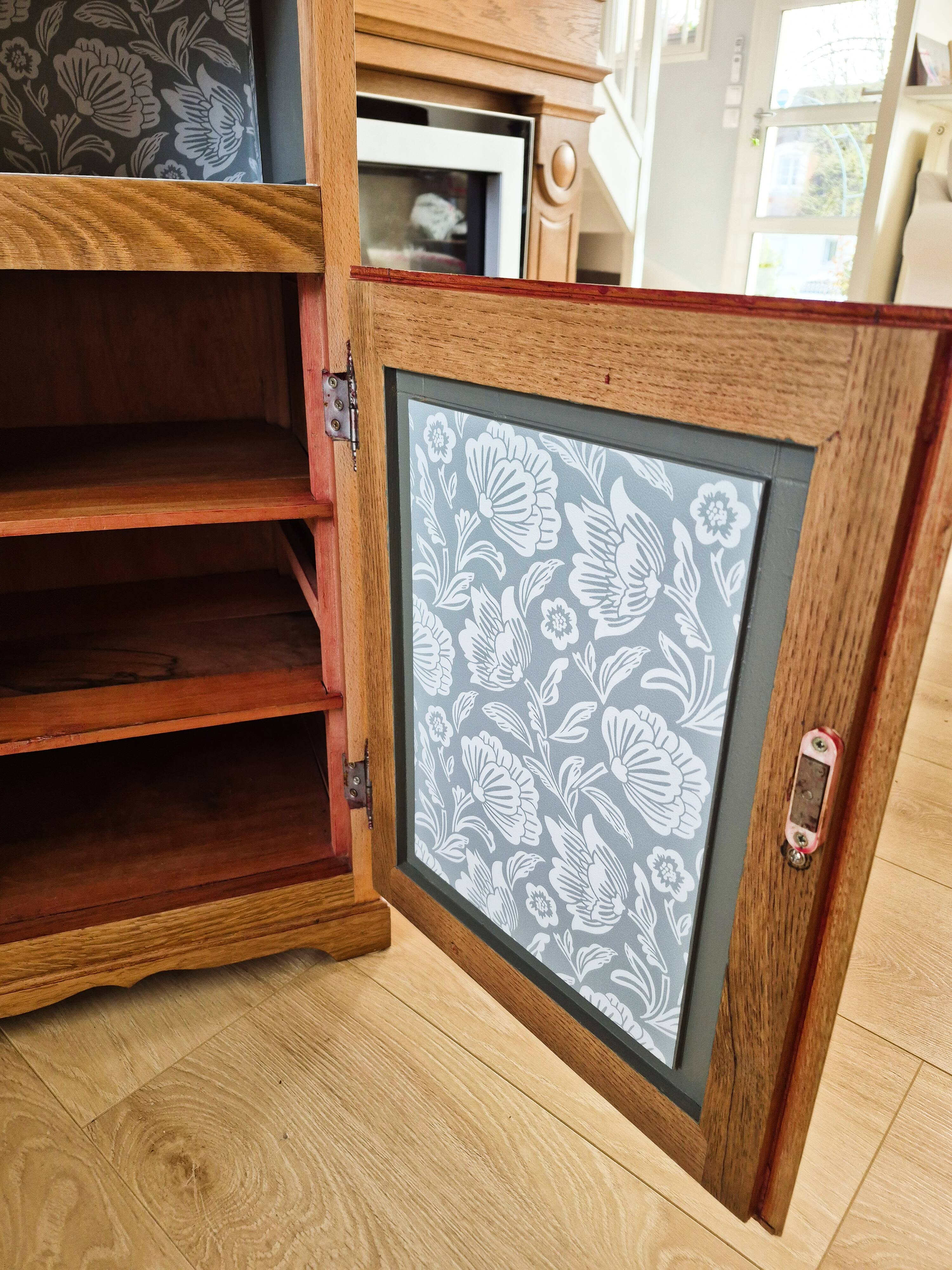 Antique English bedside table in solid wood, refurbished.