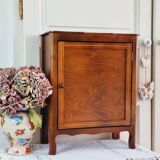 Armoire de poupée ancienne