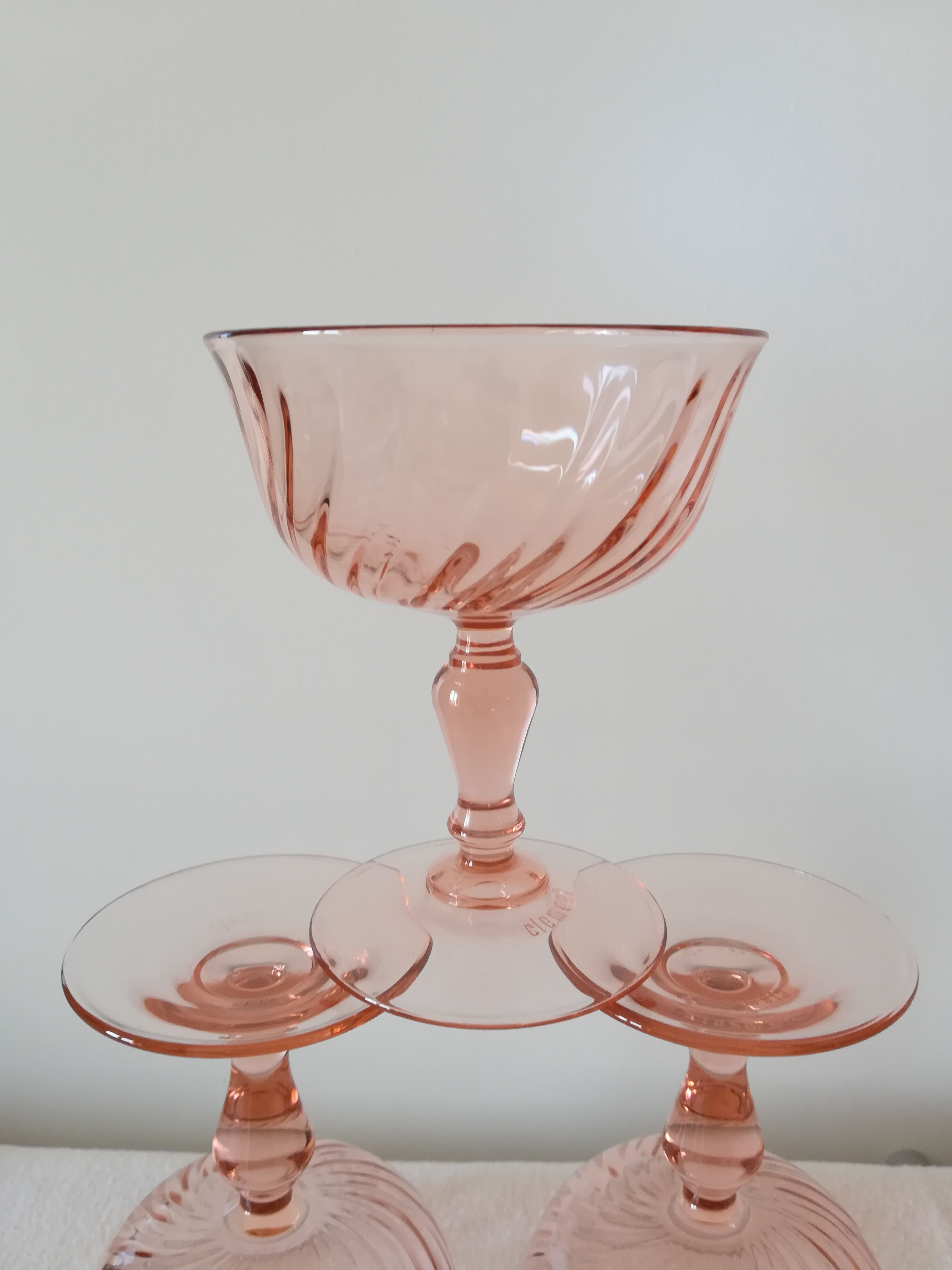 Suite of 6 pink cups