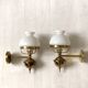 Paire d'appliques ancienne en laiton et opaline