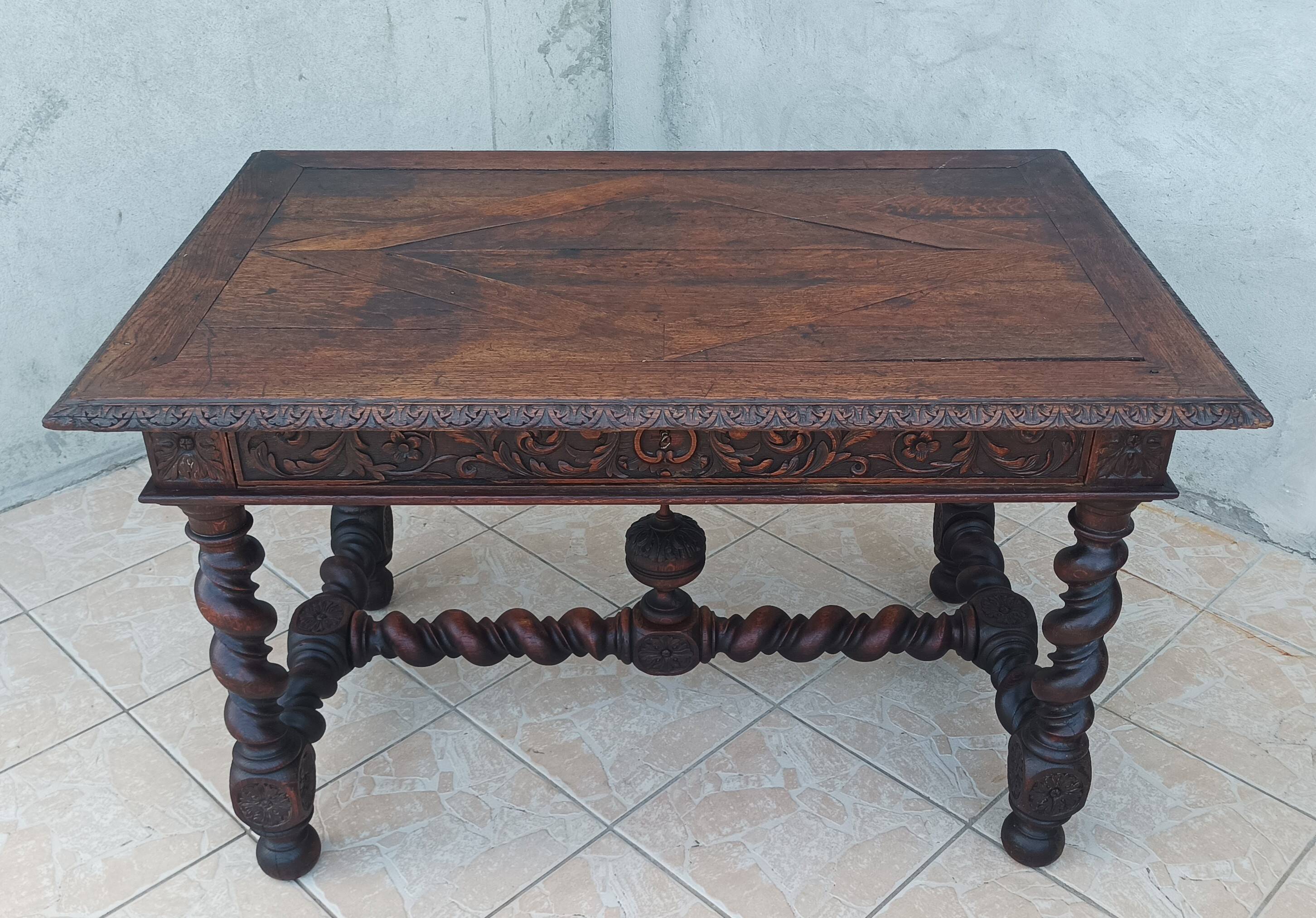 Bureau Louis XIII en chêne 19ème