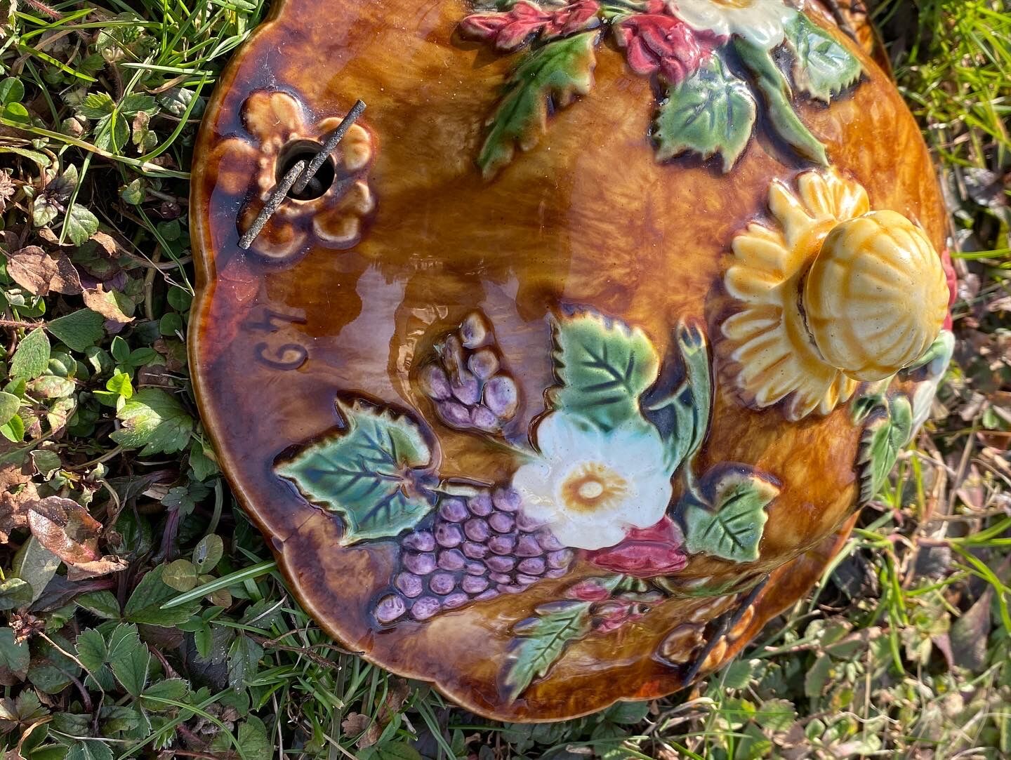 Drinking trough or floral cup in slurry