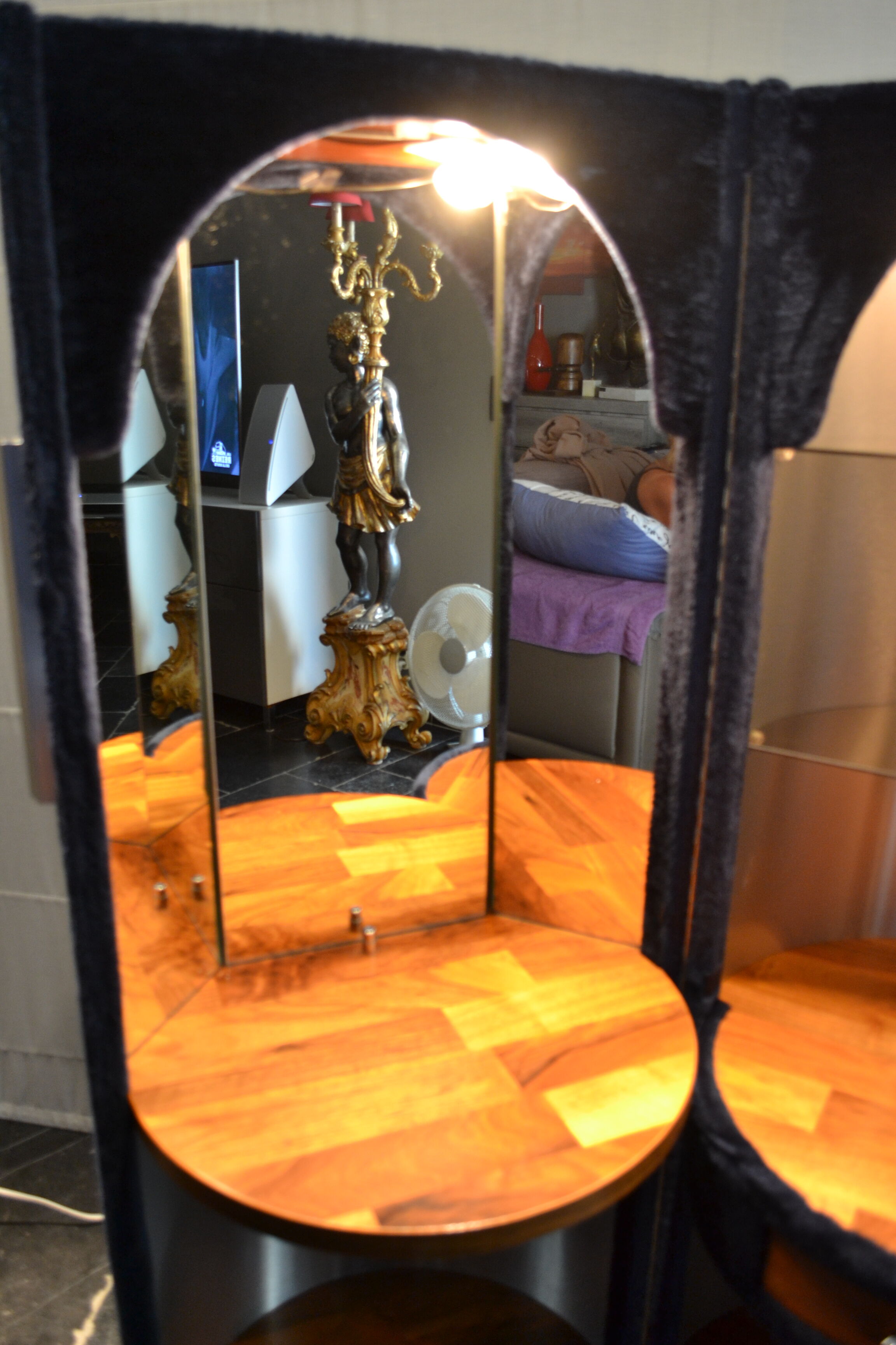 70's moumoutte dressing table, distributed by Roche Bobois