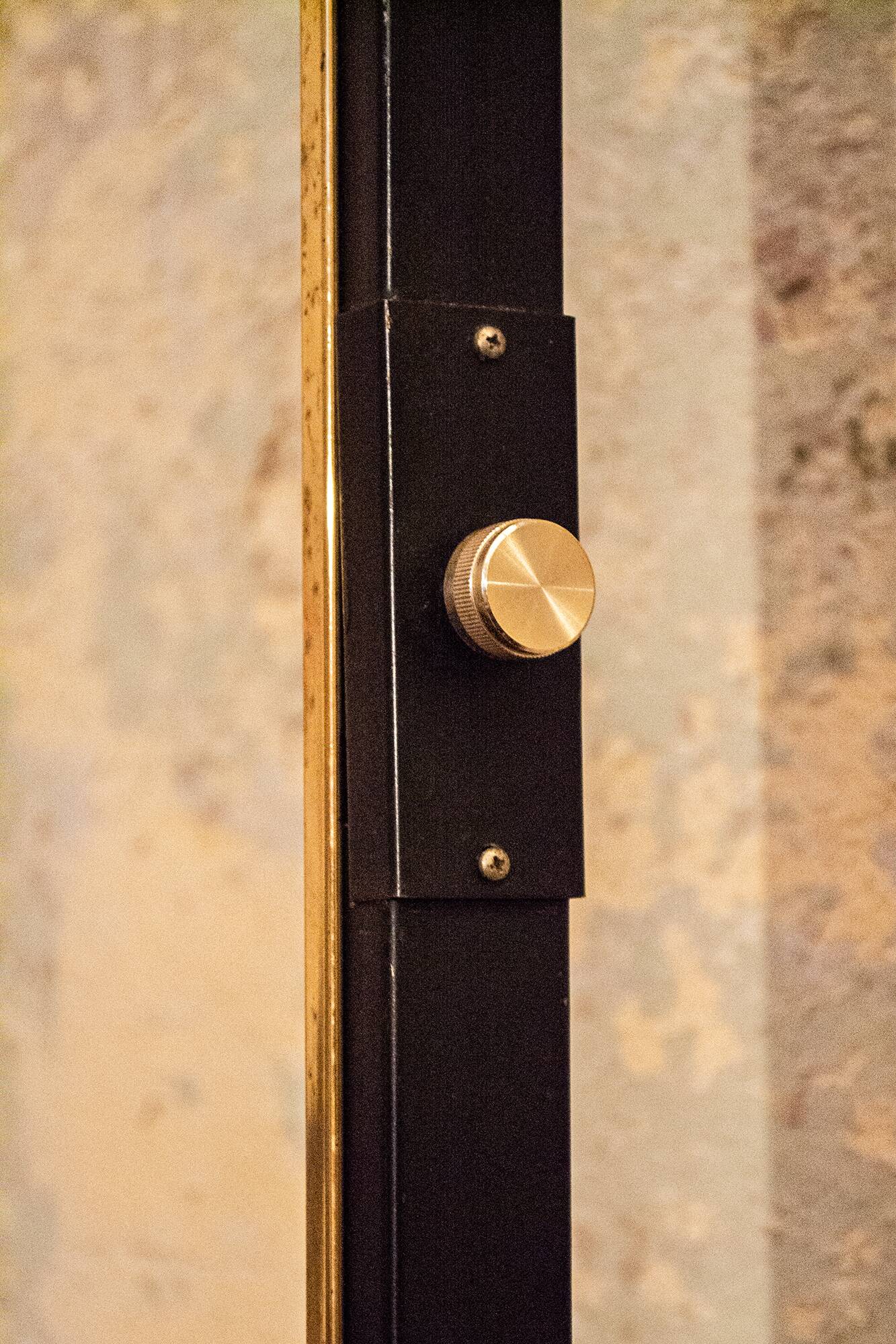 Lampada da terra alogena in ottone Italia Anni '70