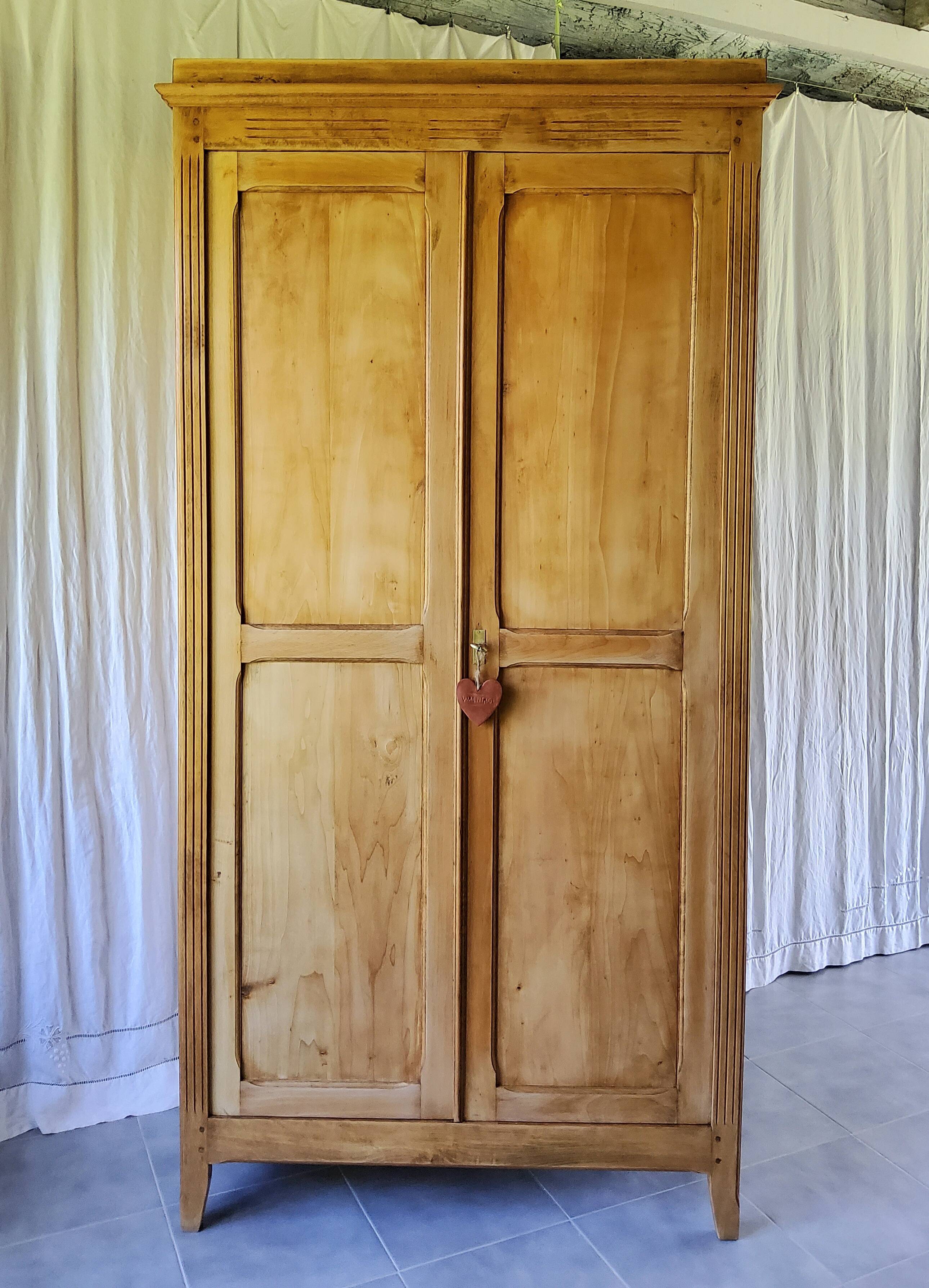 Armoire parisienne