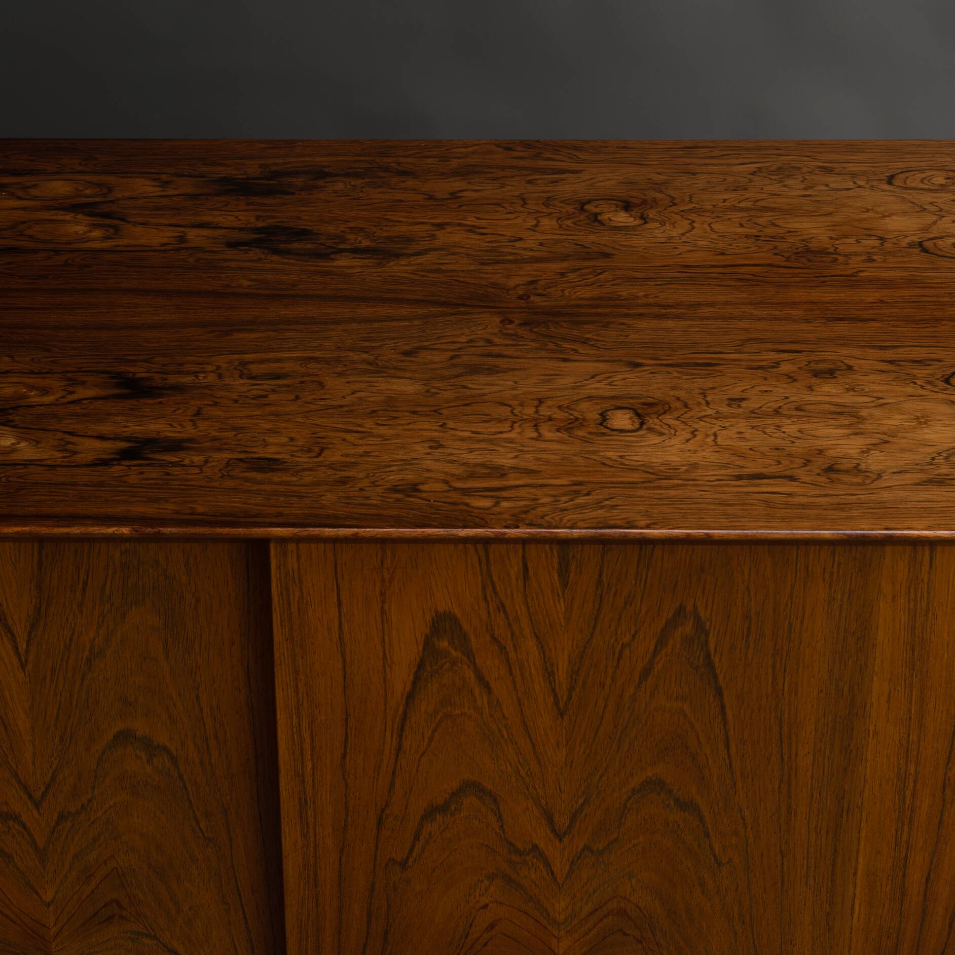 Danish buffet in rosewood, model no. 18, made in Oman by Jun Mobelfabrik, 1960s.