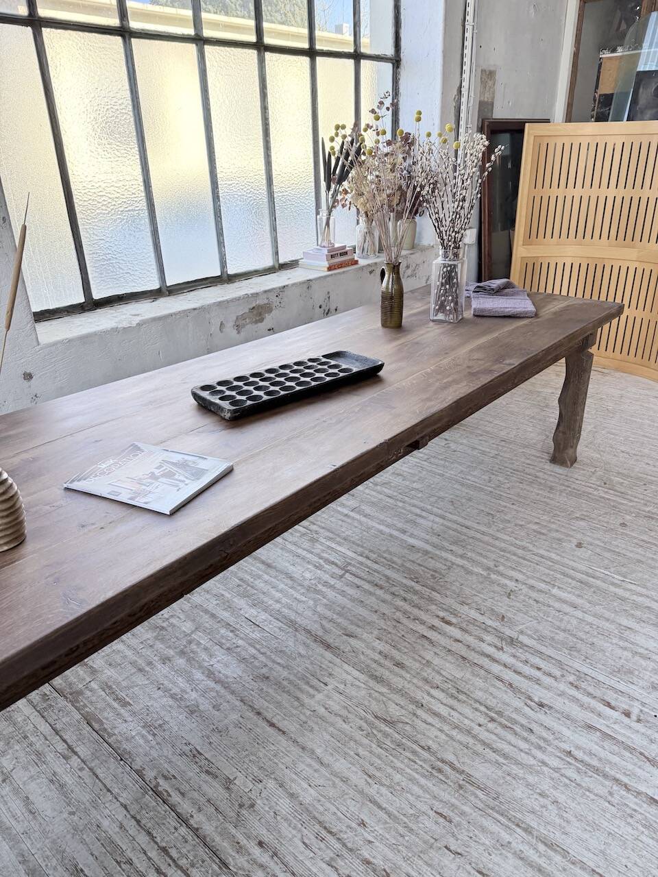 XL farmhouse table in solid oak, brutalist style, 20th century.