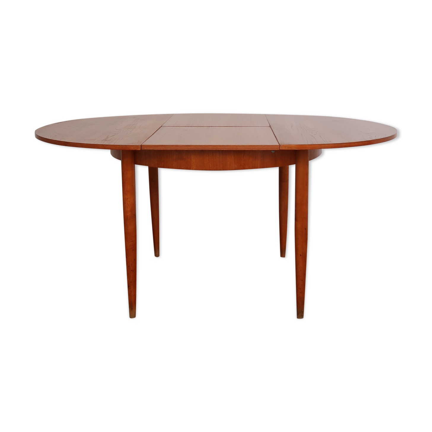 Extendable Scandinavian Round Table