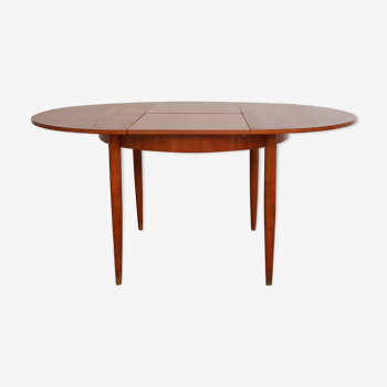 Extendable Scandinavian Round Table