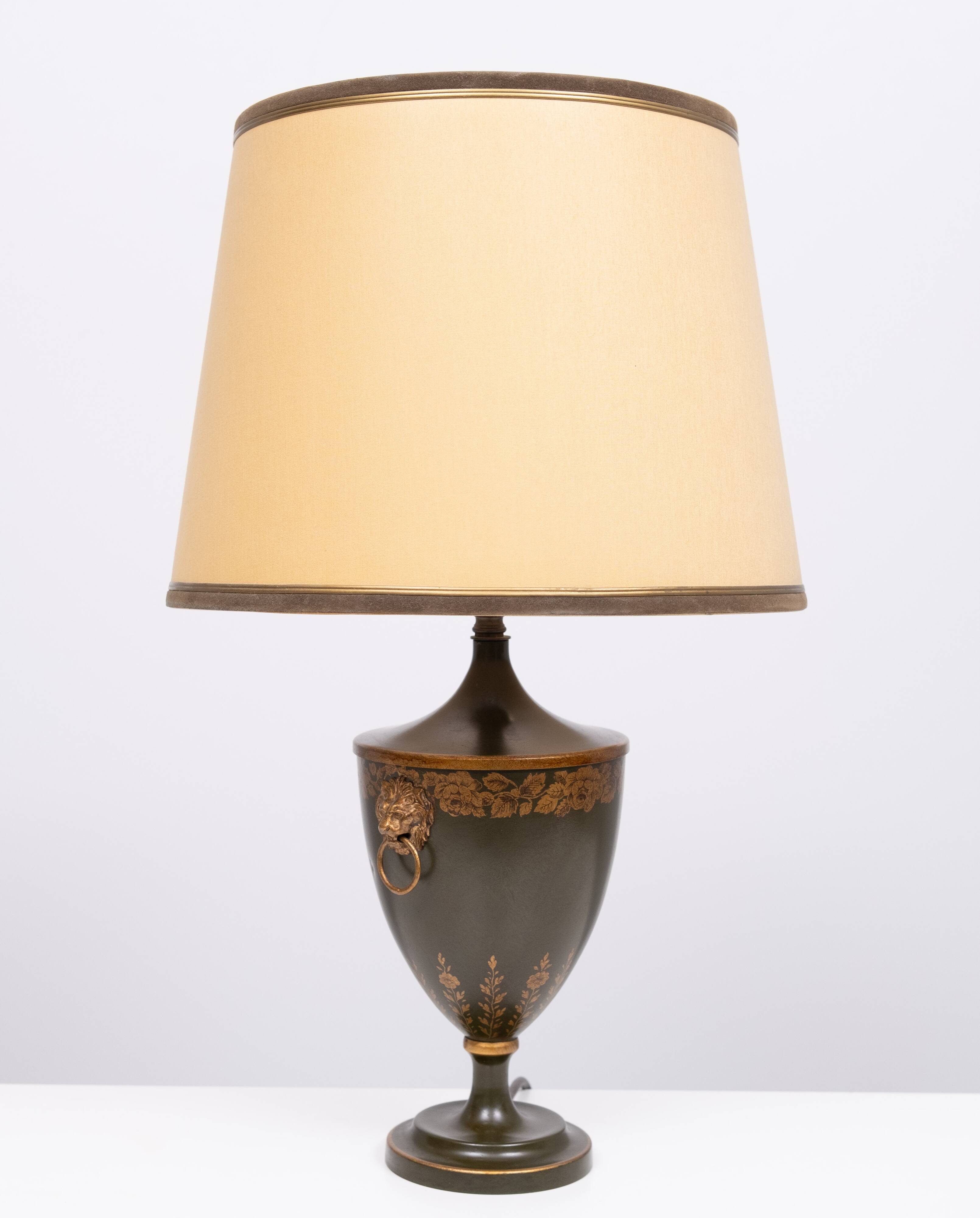 Beautiful metal green-painted tôle table lamp 1960s france